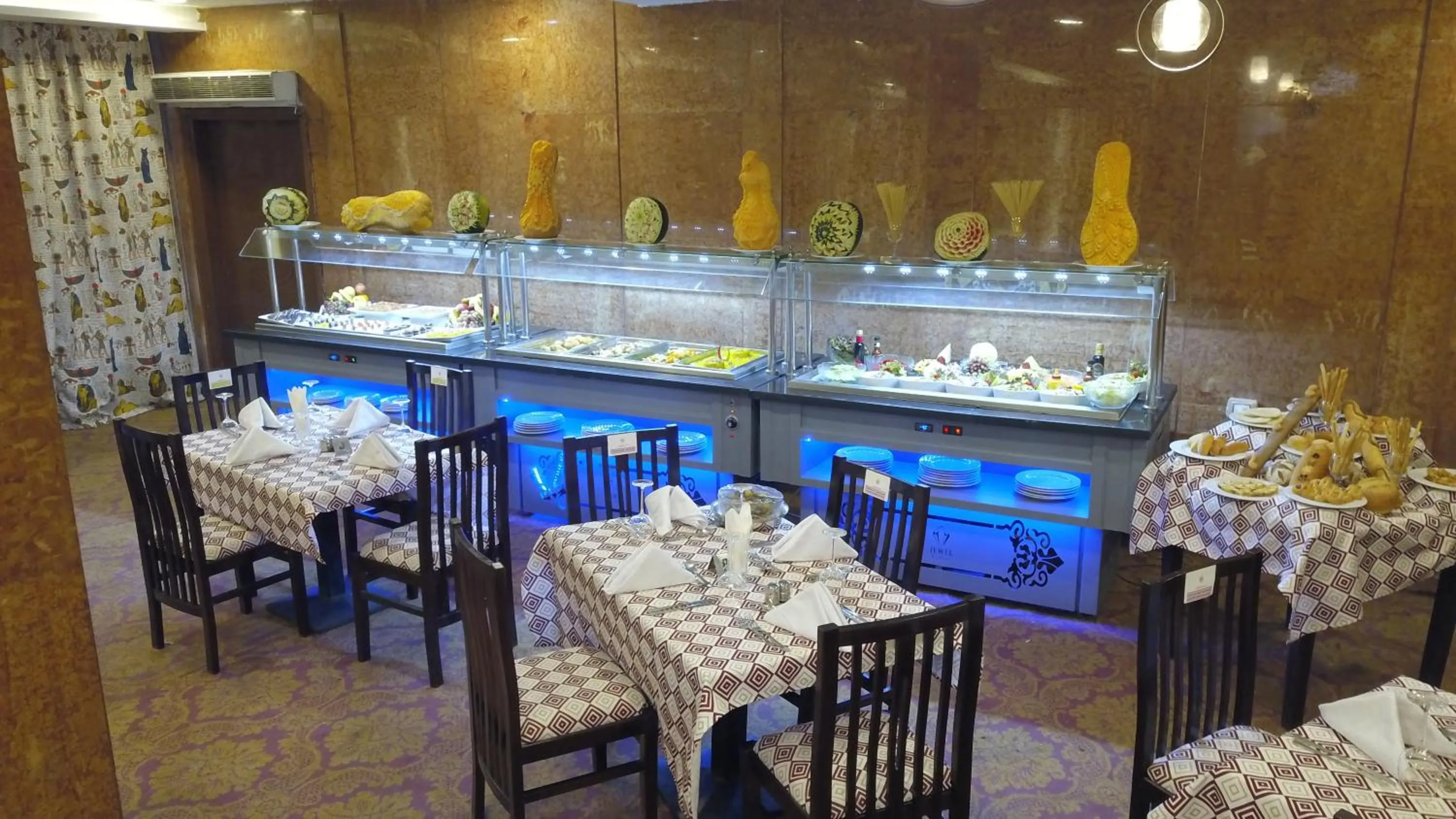 Restaurant/places to eat in Jewel Luxor Hotel