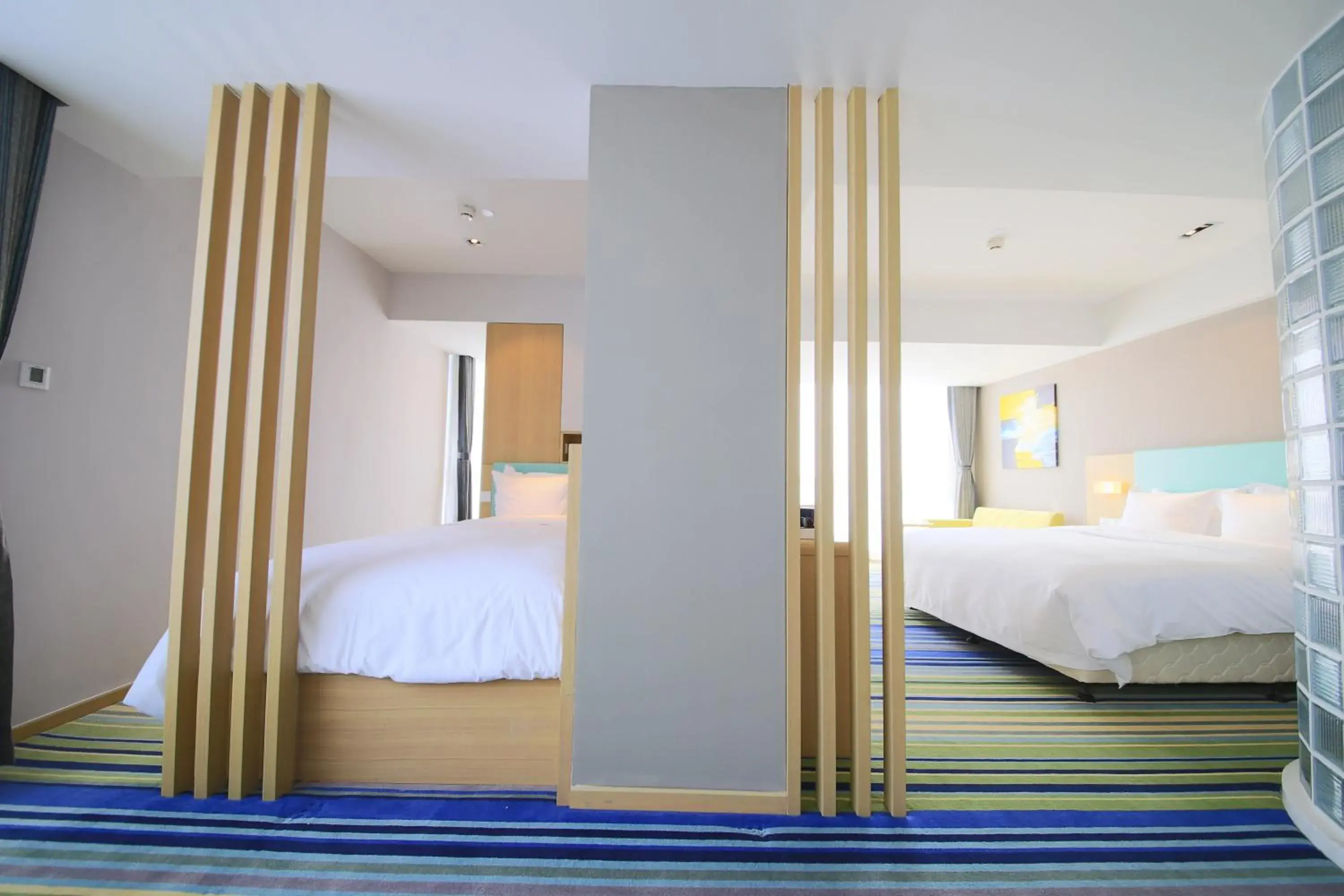 Photo of the whole room, Bed in Holiday Inn Express Yingkou Onelong Plaza by IHG Photo of the whole room, Bed in Holiday Inn Express Yingkou Onelong Plaza by IHG