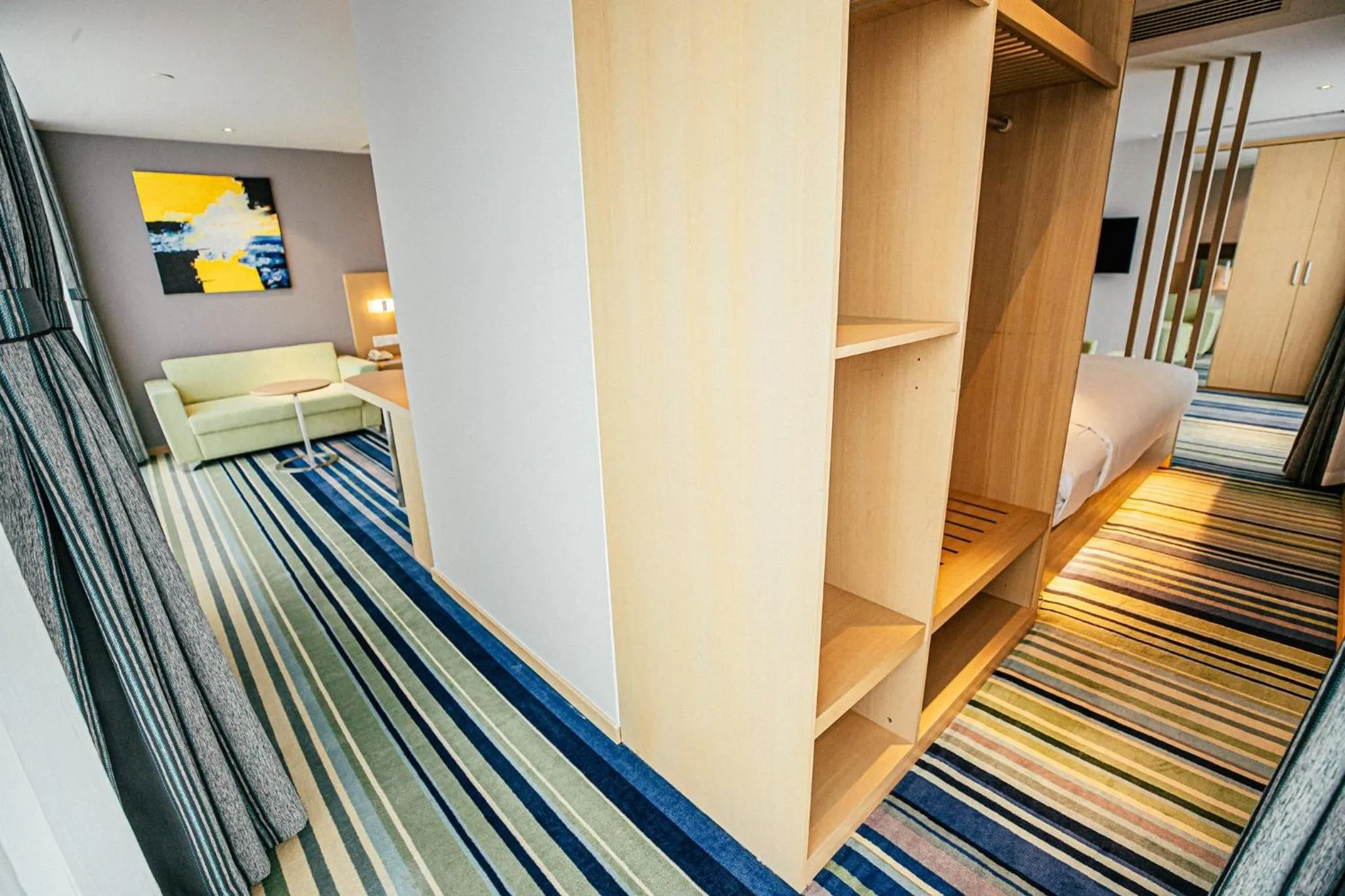 Photo of the whole room, Bed in Holiday Inn Express Yingkou Onelong Plaza by IHG