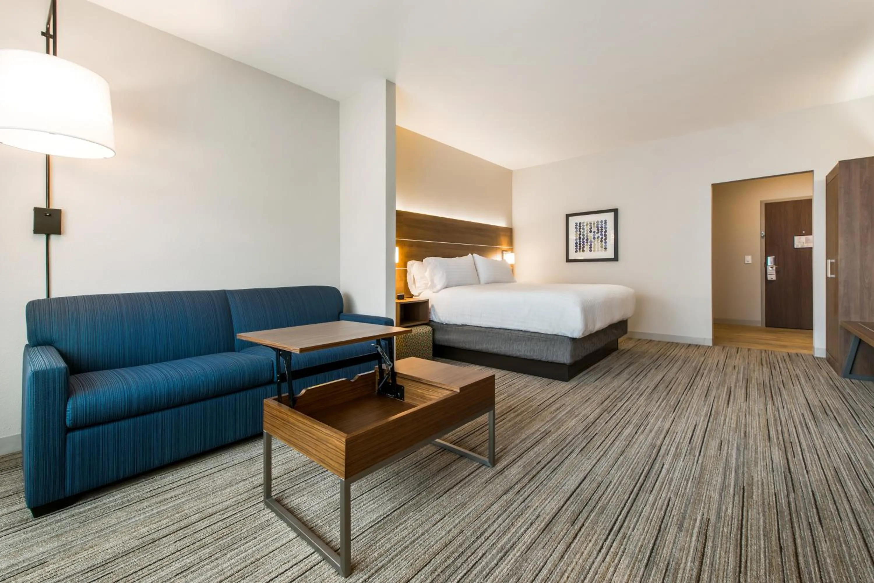 Bed in Holiday Inn Express & Suites - Carrollton West by IHG