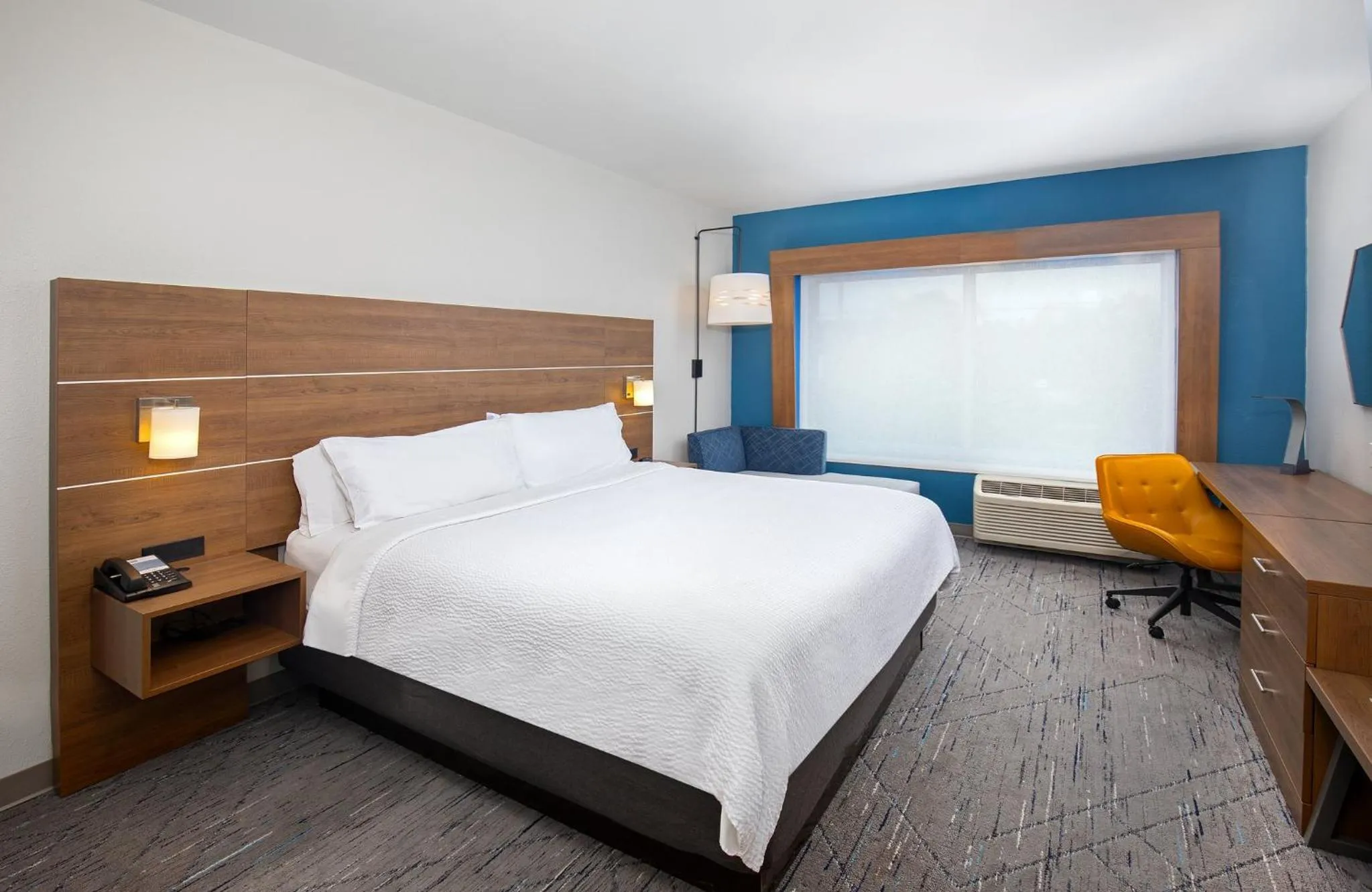 Photo of the whole room, Bed in Holiday Inn Express & Suites - Carrollton West by IHG