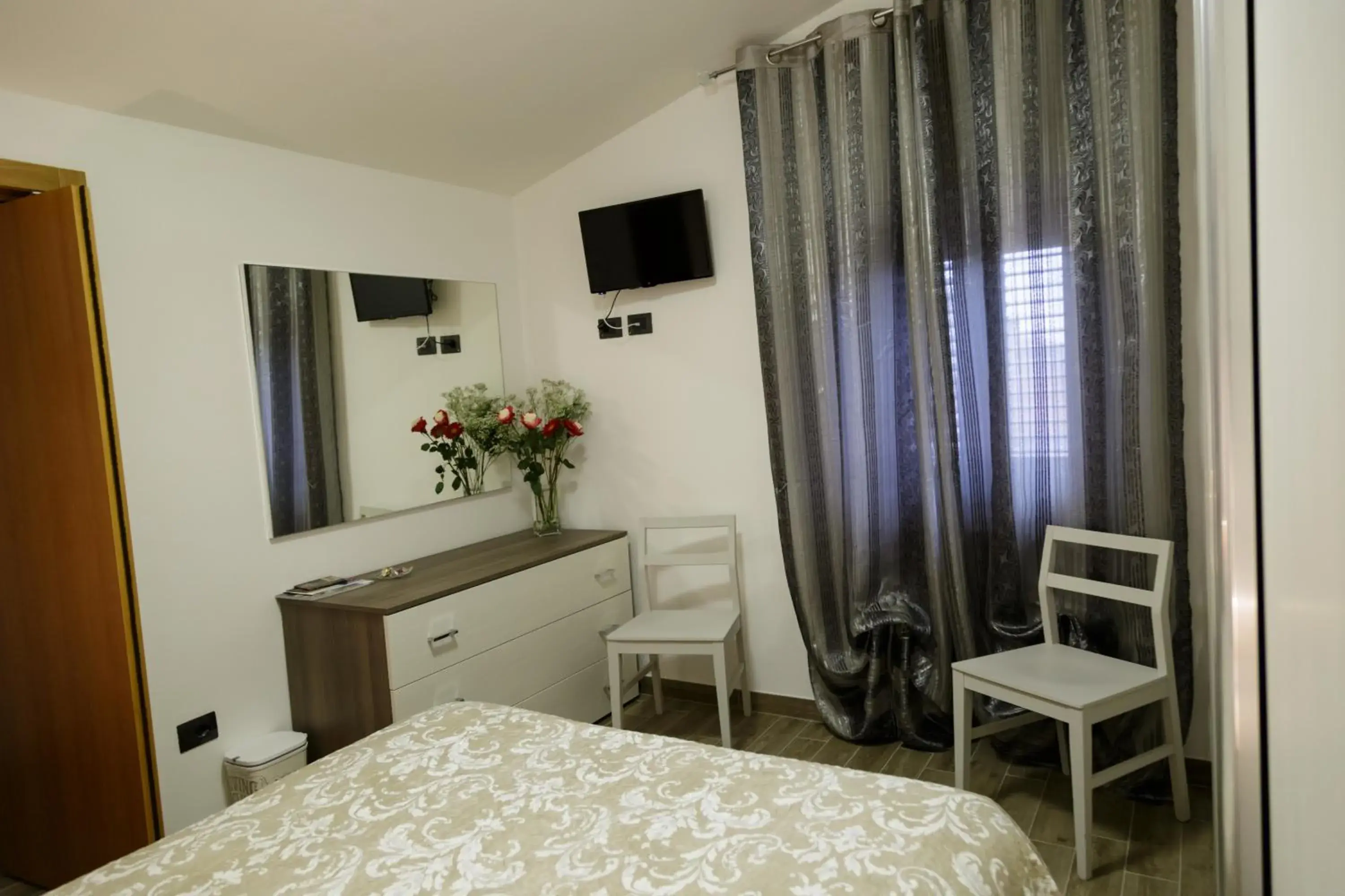 Double Room with Private External Bathroom - single occupancy in Vico 59 Double Room with Private External Bathroom - single occupancy in Vico 59