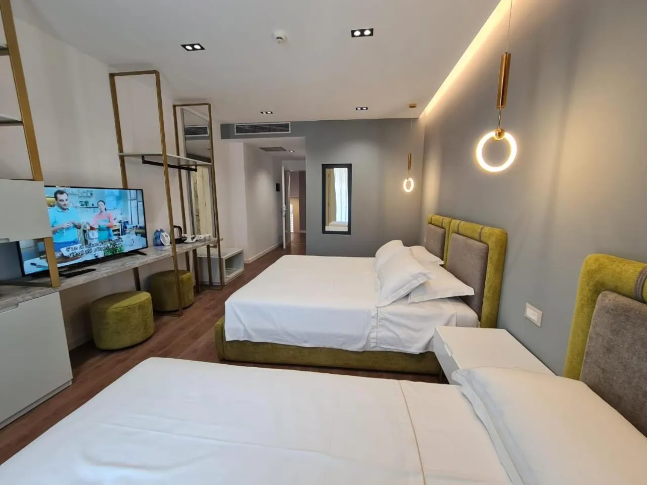 Communal lounge/ TV room, Bed in Regina City Hotel & SPA