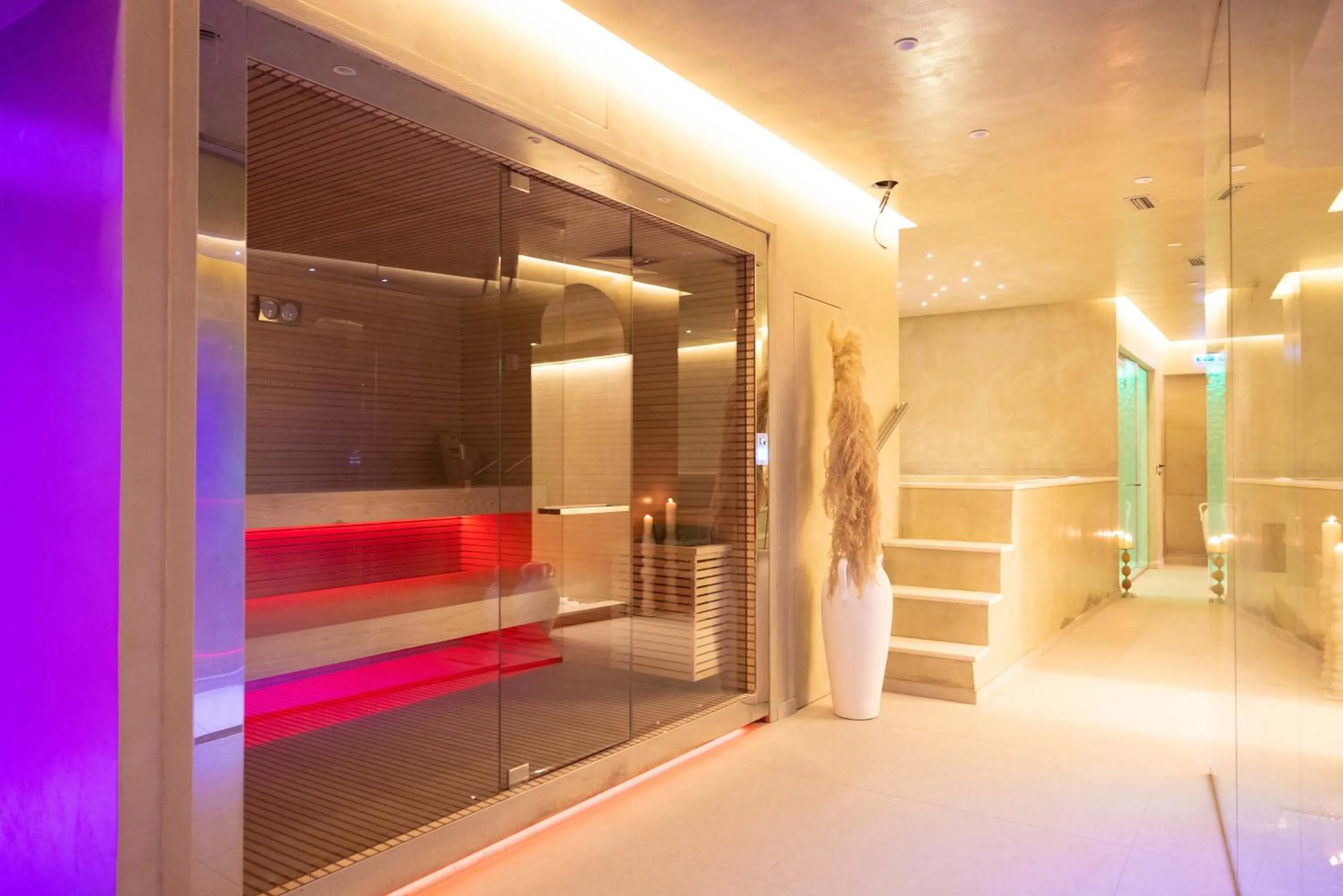 Sauna, Bed in Regina City Hotel & SPA