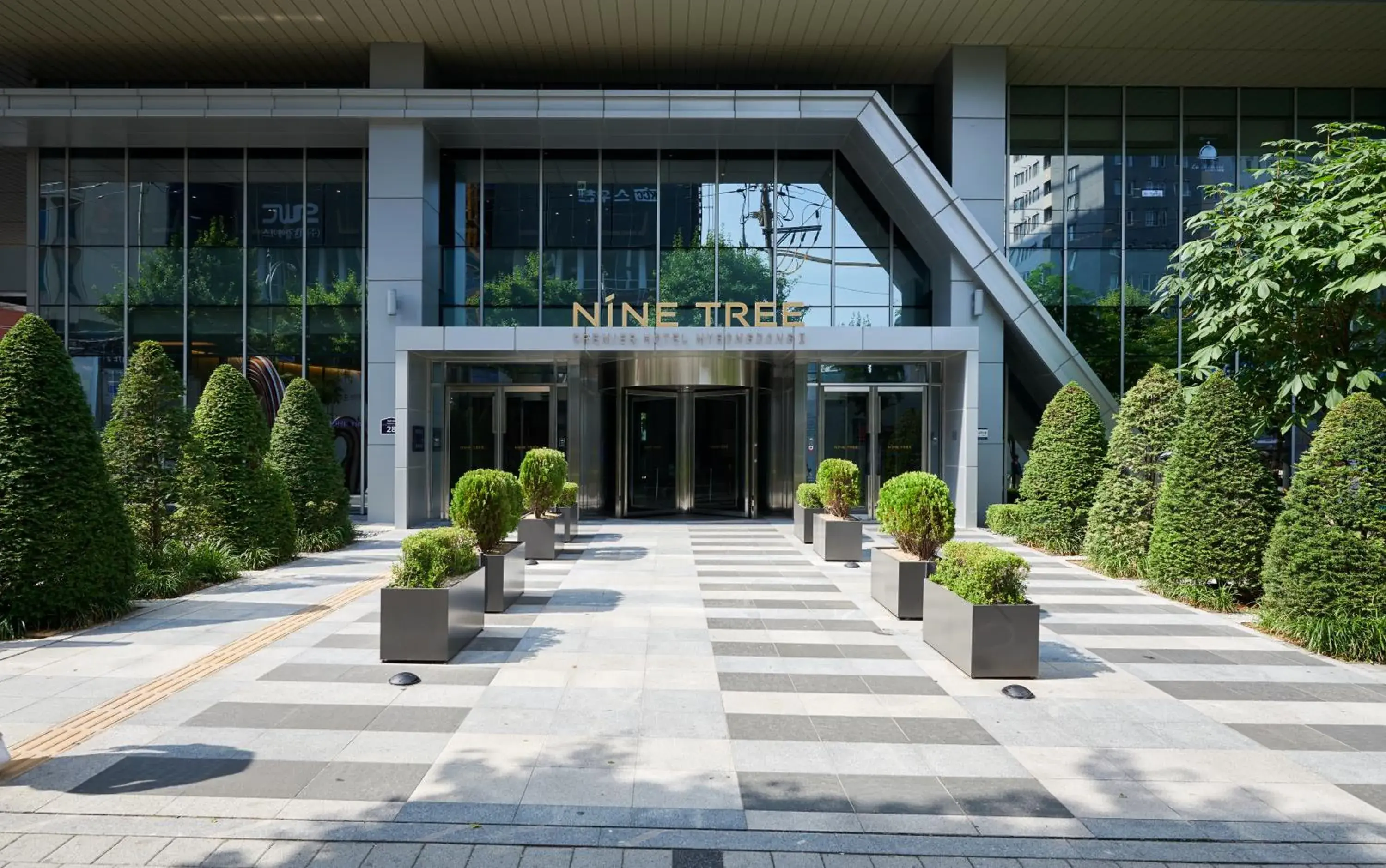 Facade/entrance in Nine Tree by Parnas Seoul Myeongdong 2 Facade/entrance in Nine Tree by Parnas Seoul Myeongdong 2