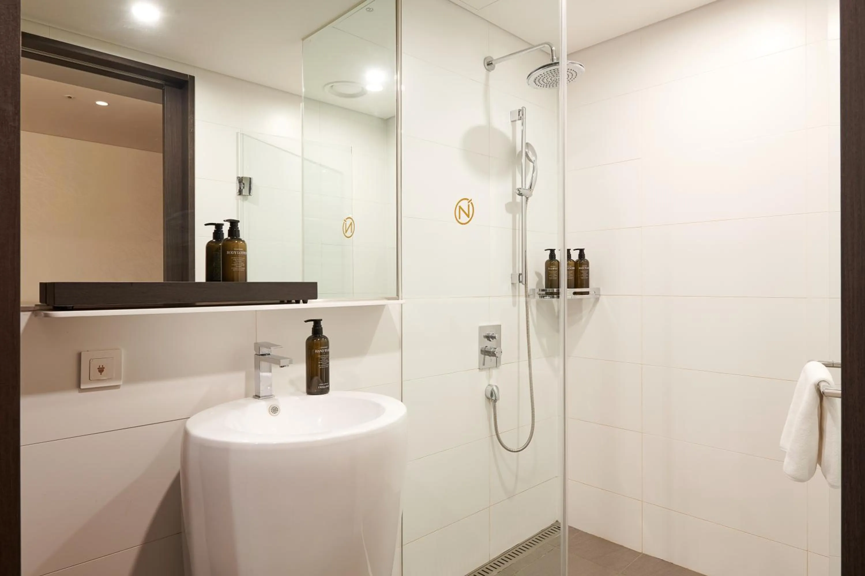 Shower in Nine Tree by Parnas Seoul Myeongdong 2