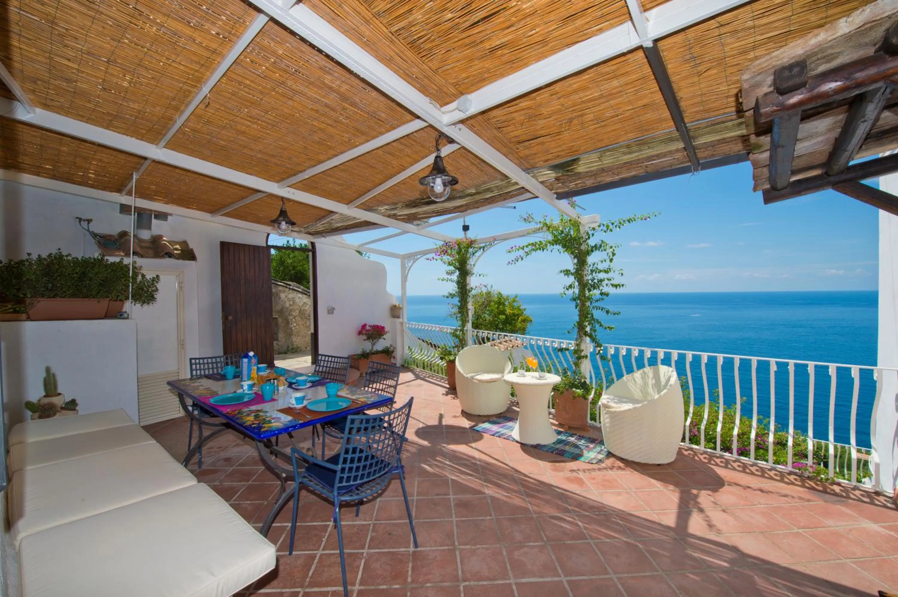 Casa Sunset, Among the stairs of Praiano
