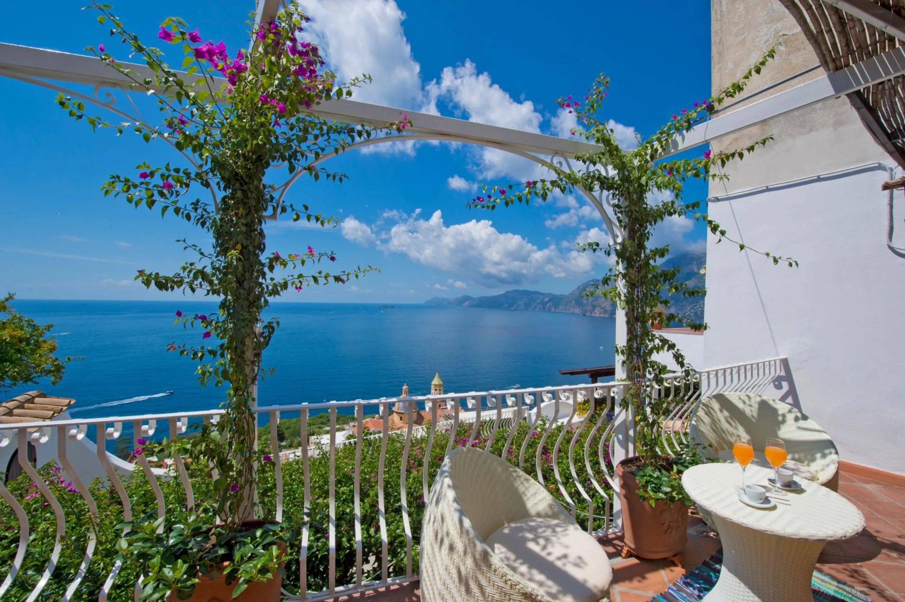 Casa Sunset, Among the stairs of Praiano