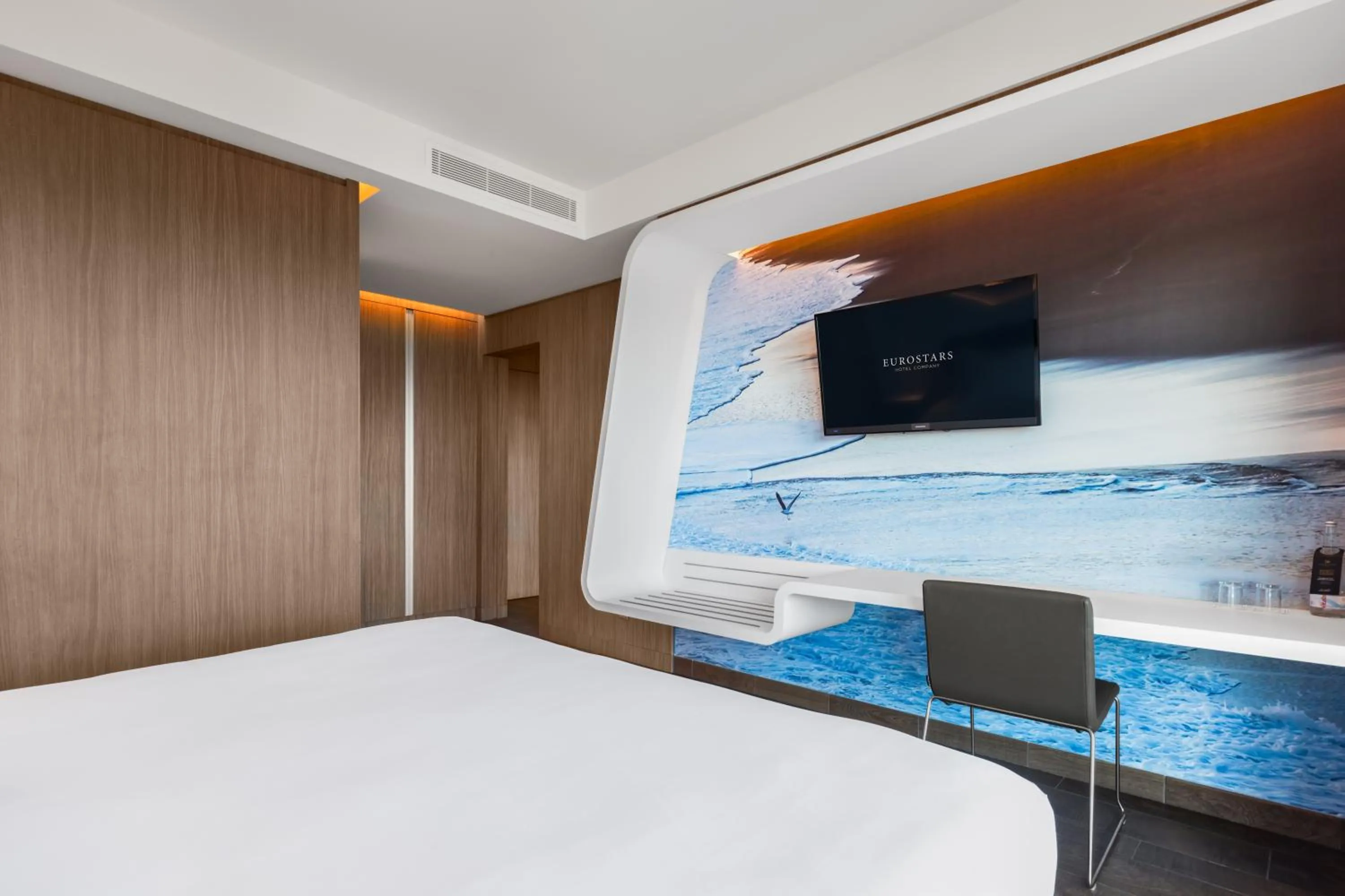 Bed in Eurostars Cascais