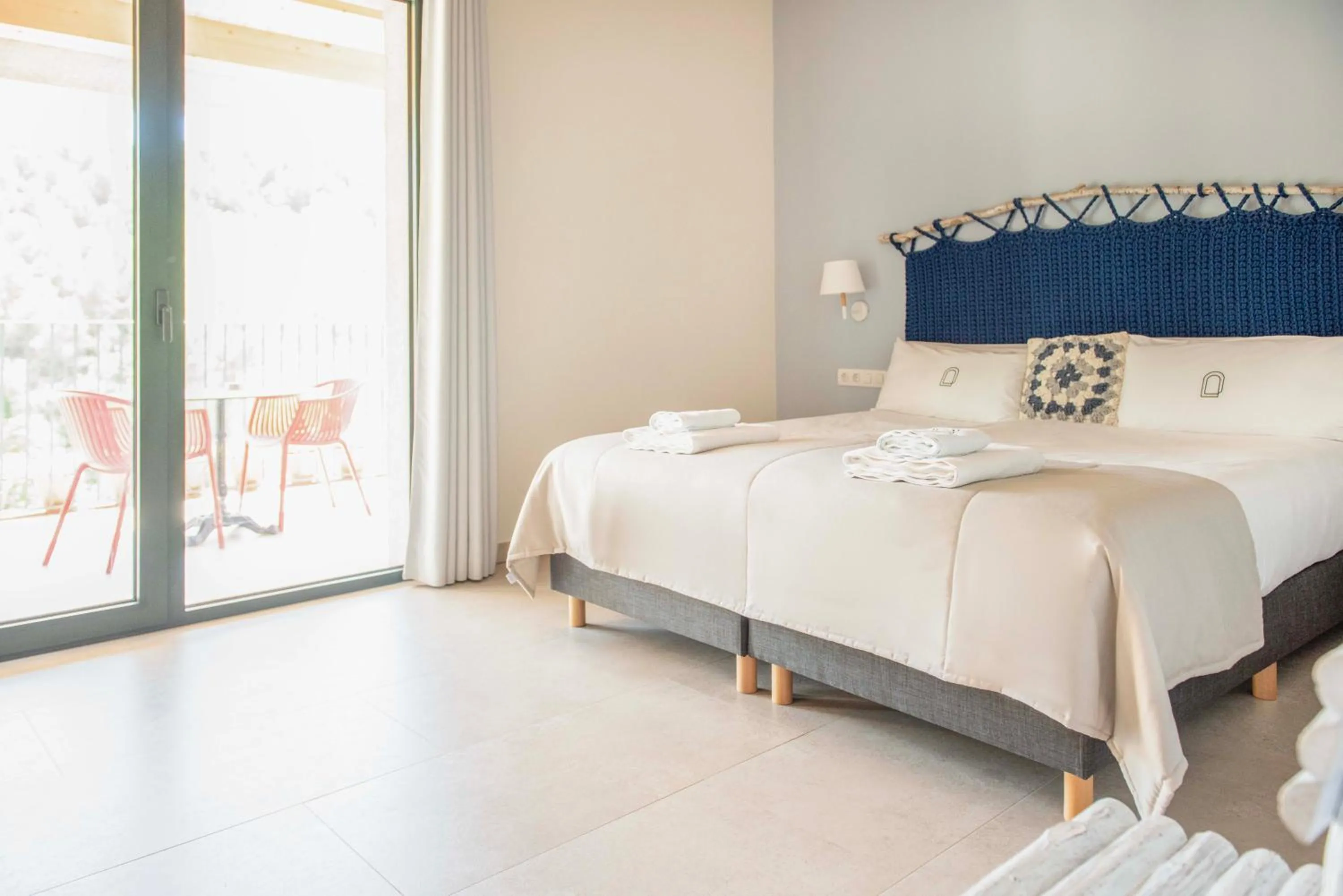 Photo of the whole room, Bed in Can Alemany