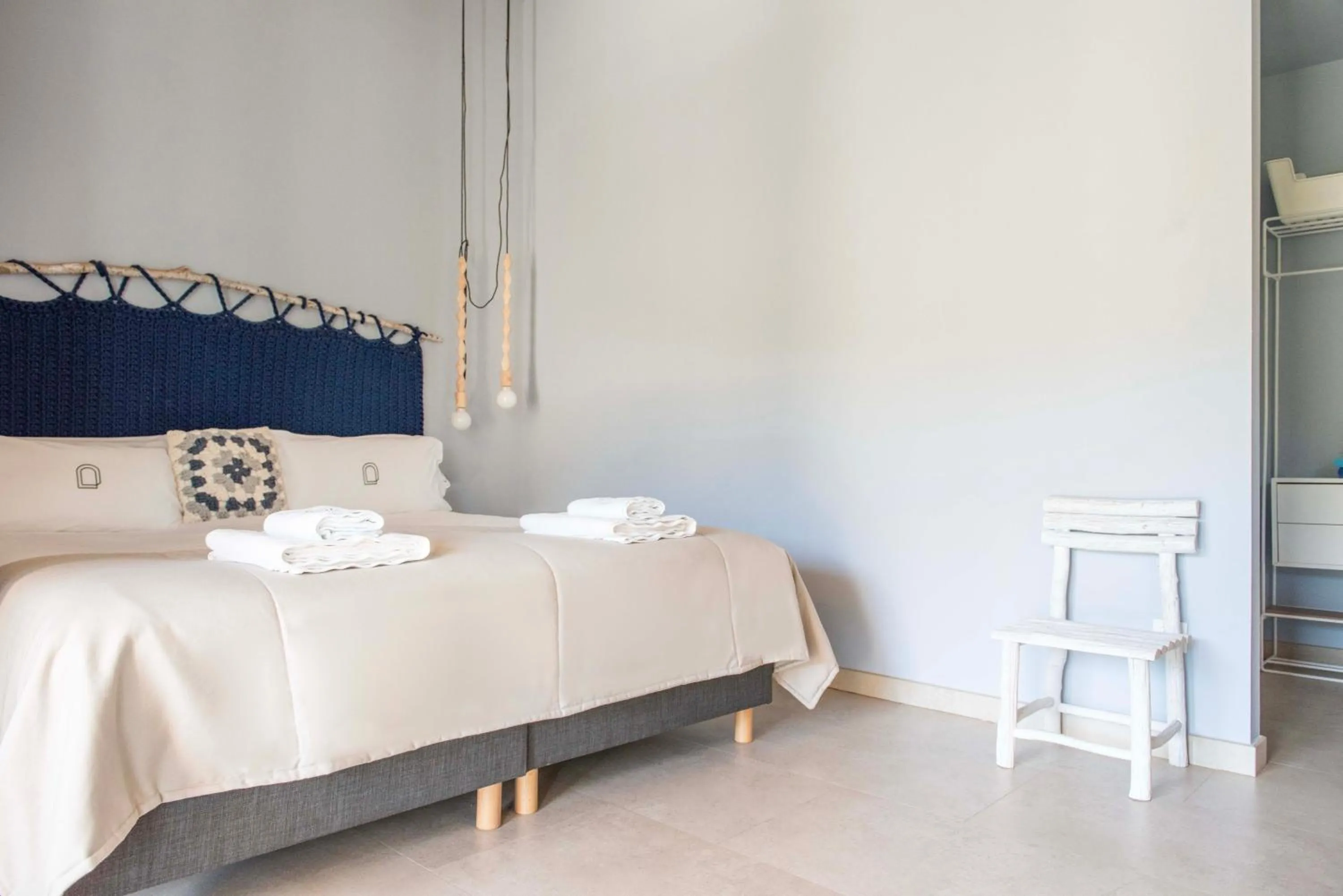 Photo of the whole room, Bed in Can Alemany