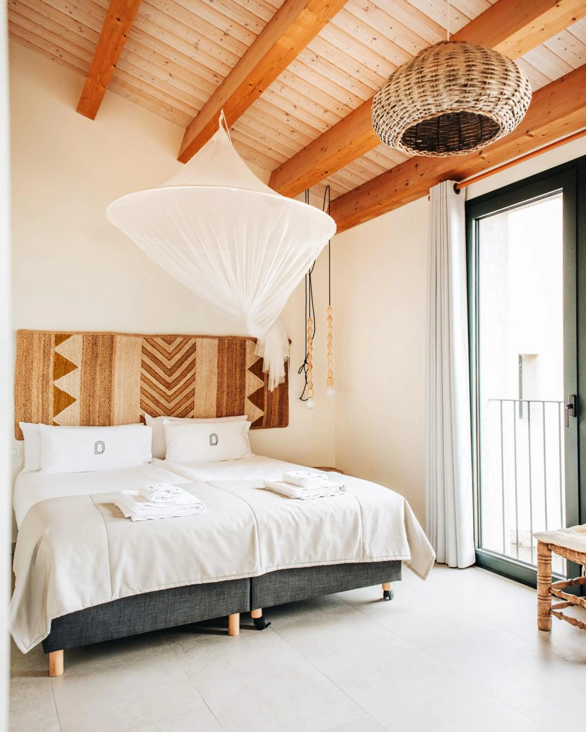 Photo of the whole room, Bed in Can Alemany