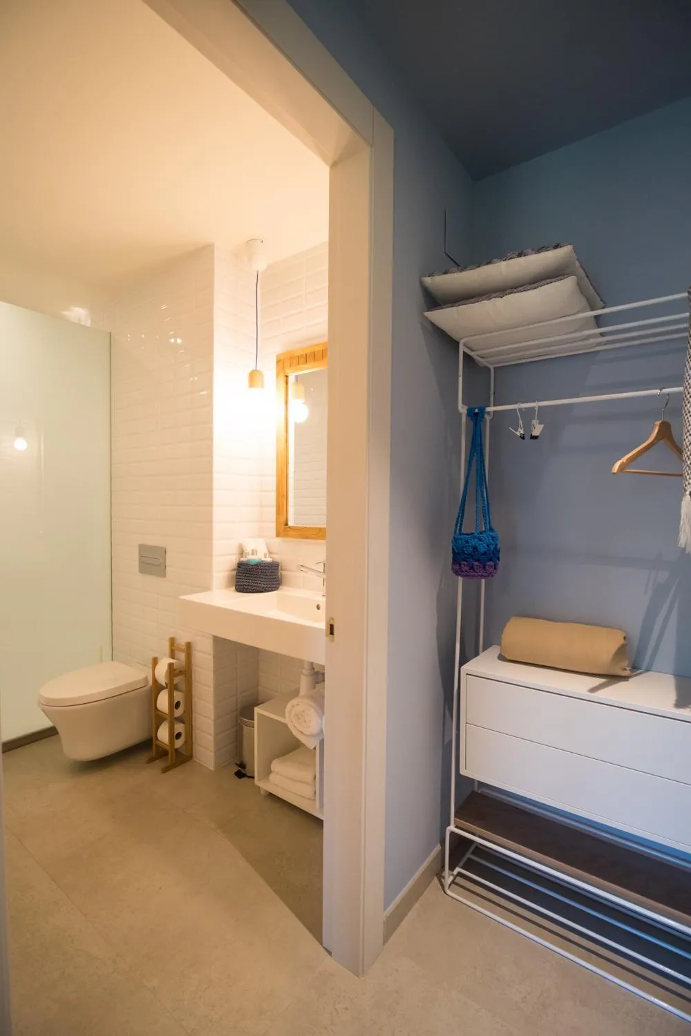 Shower, Bed in Can Alemany