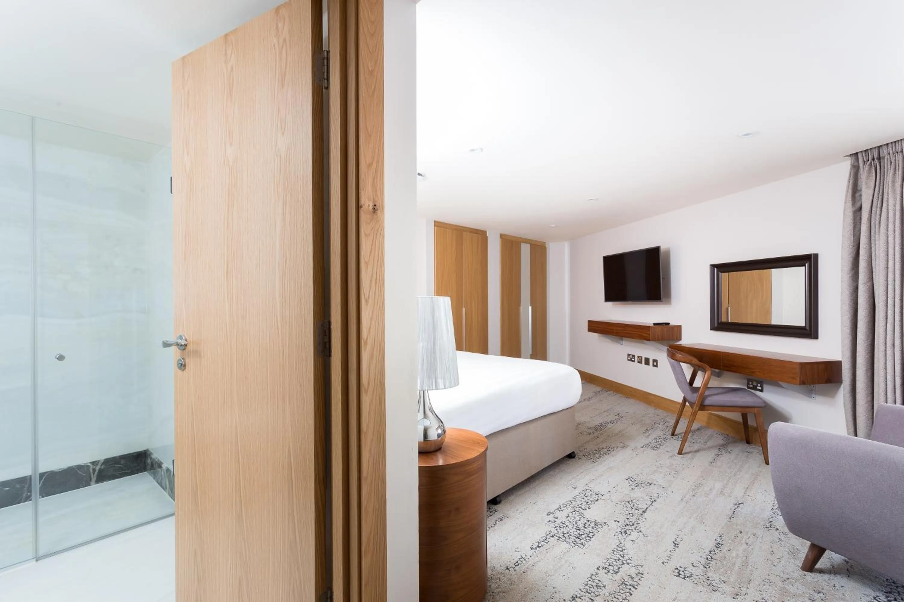 Shower, Bed in Sanctum Belsize Road