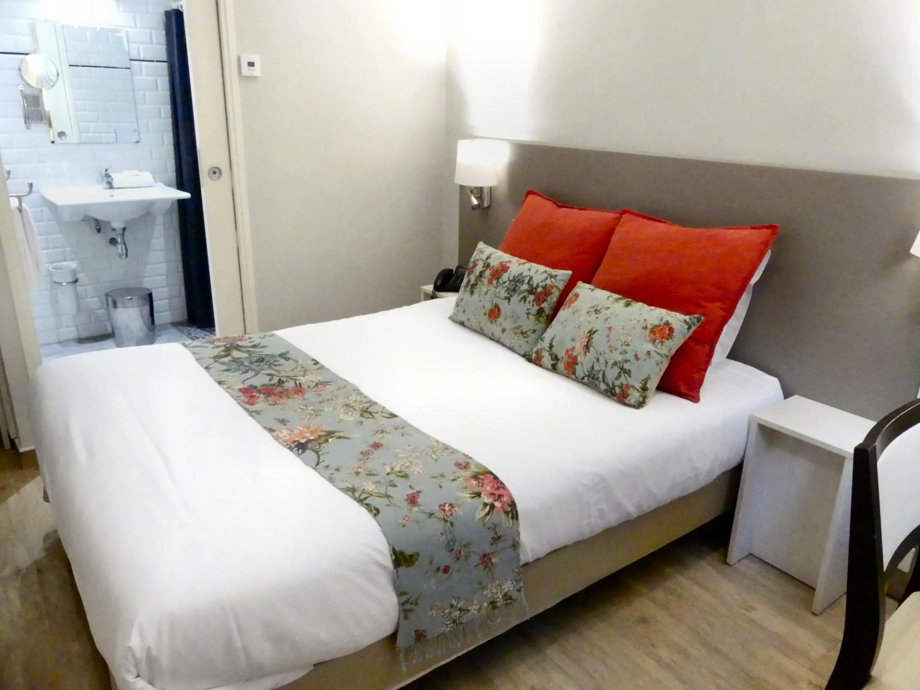 Photo of the whole room, Bed in Hôtel de la Plage