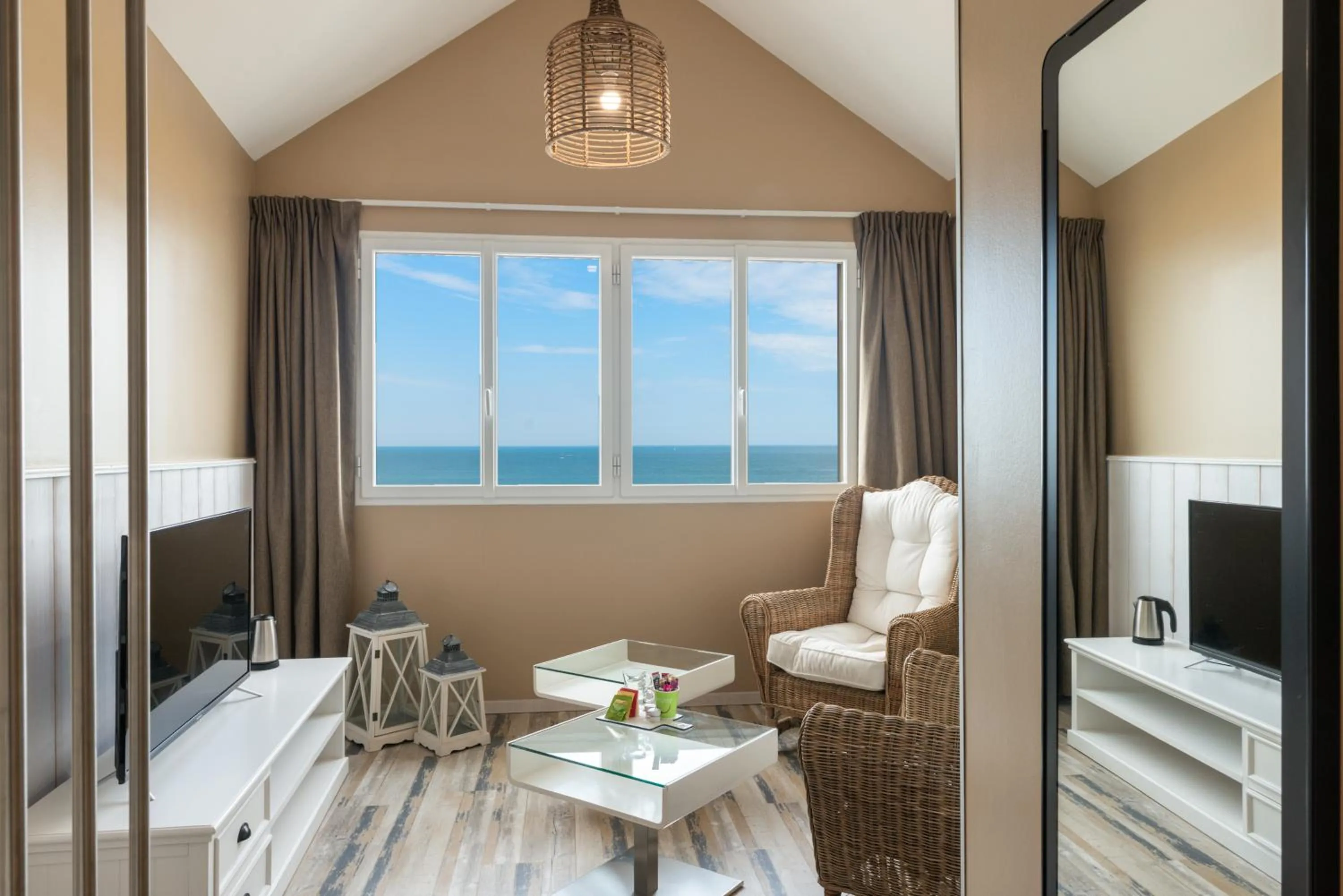 Photo of the whole room in Hôtel de la Plage