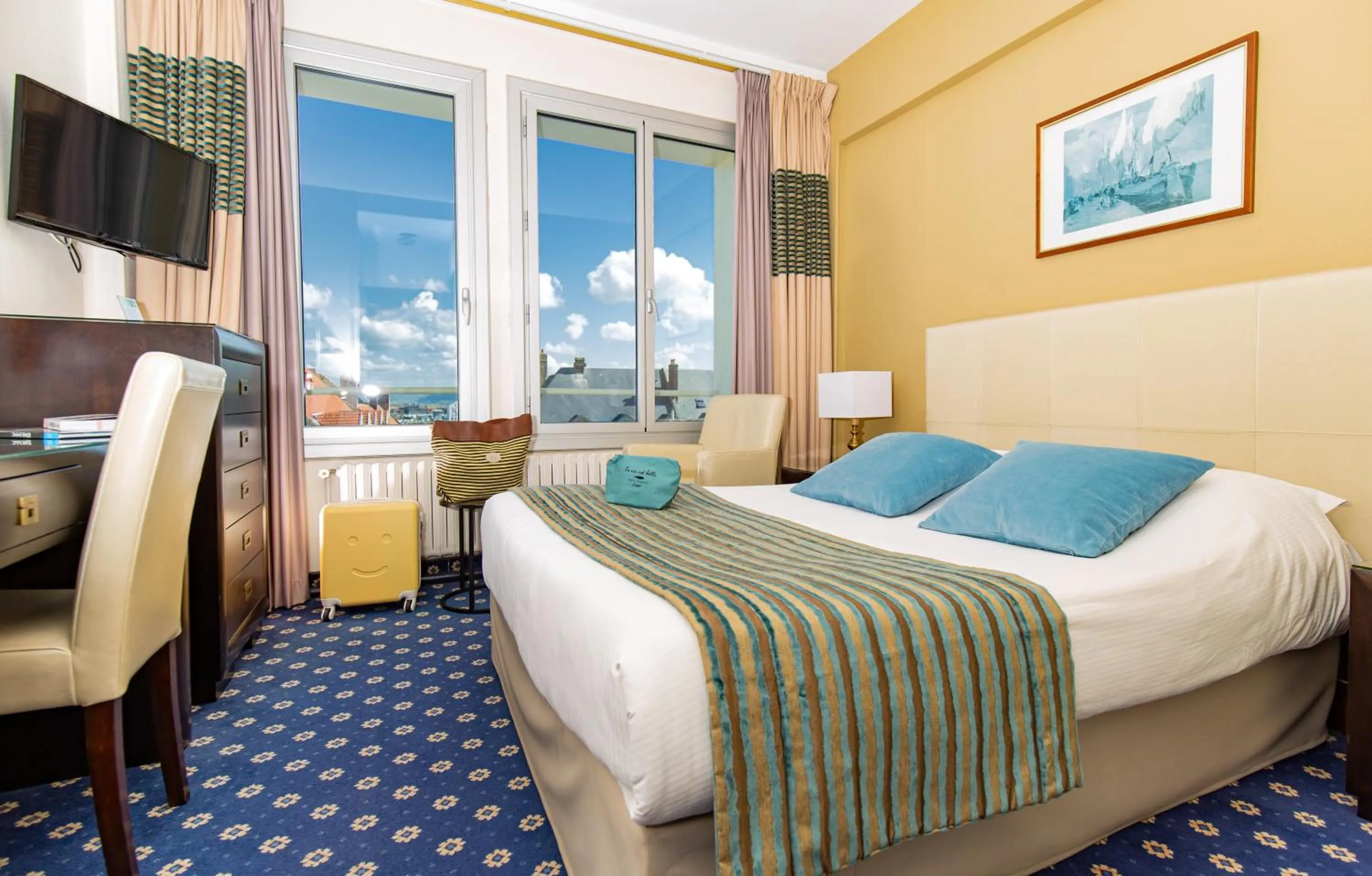 Property building, Bed in Hotel Aguado