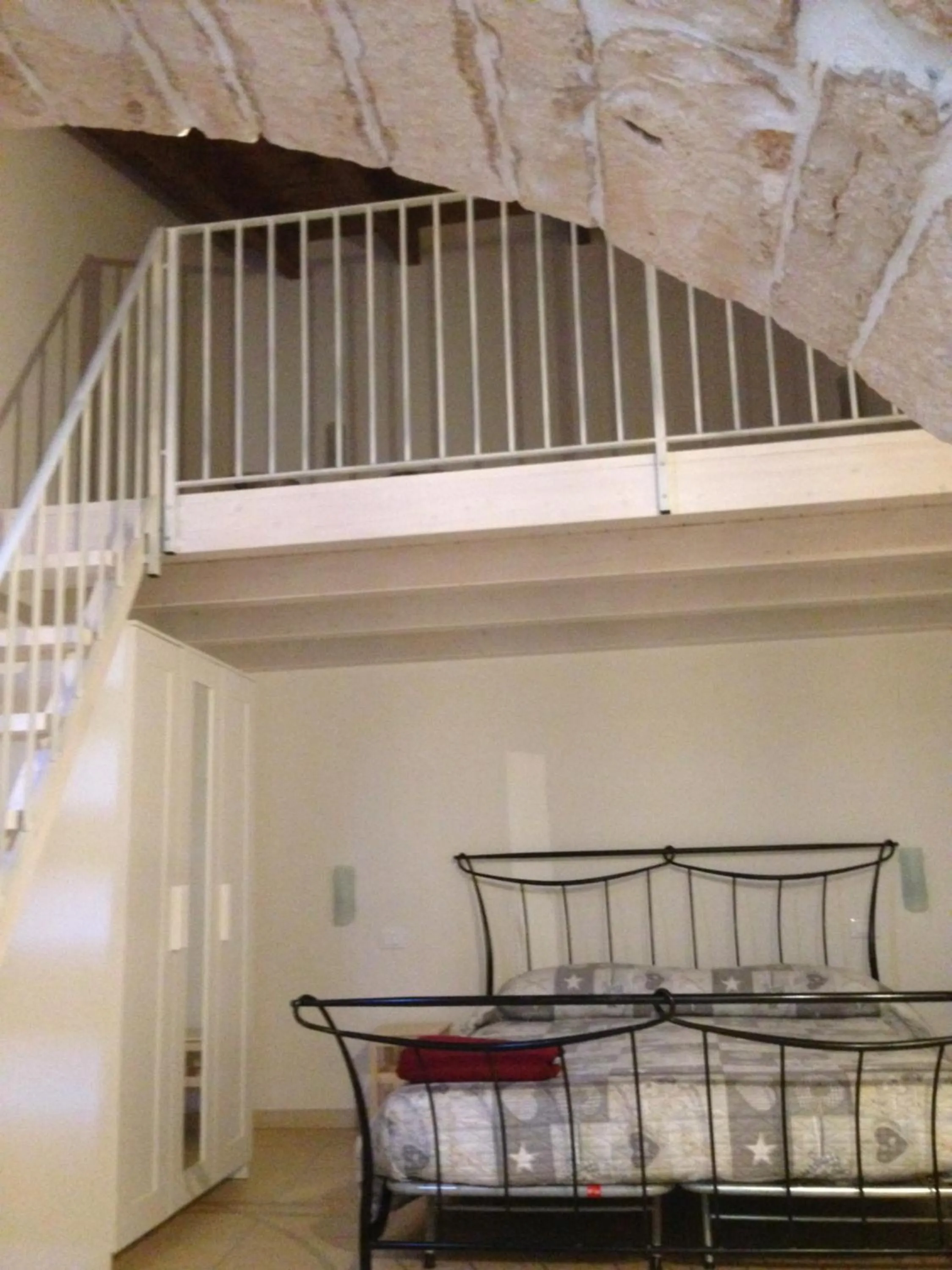 Bed in Pietra Bianca