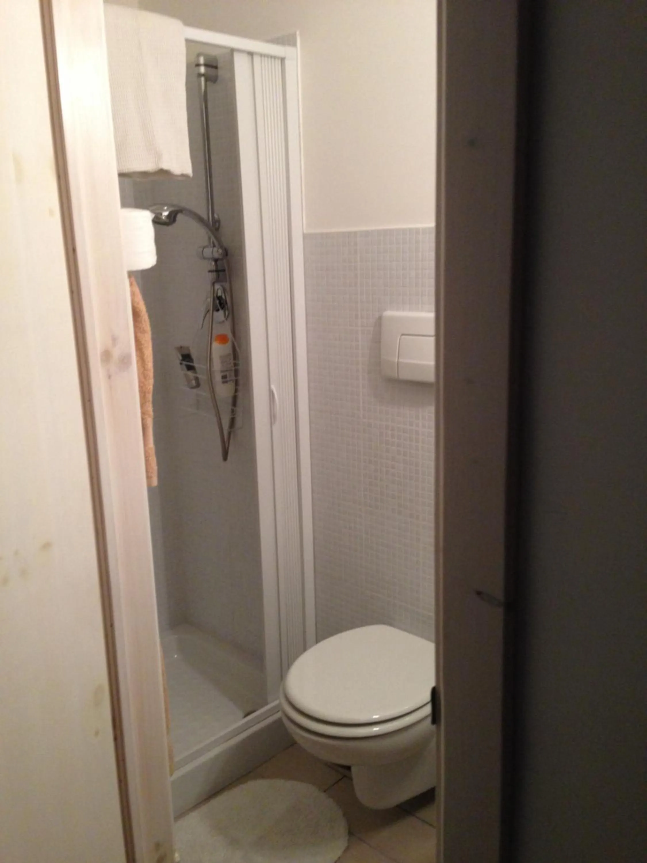 Bathroom in Pietra Bianca