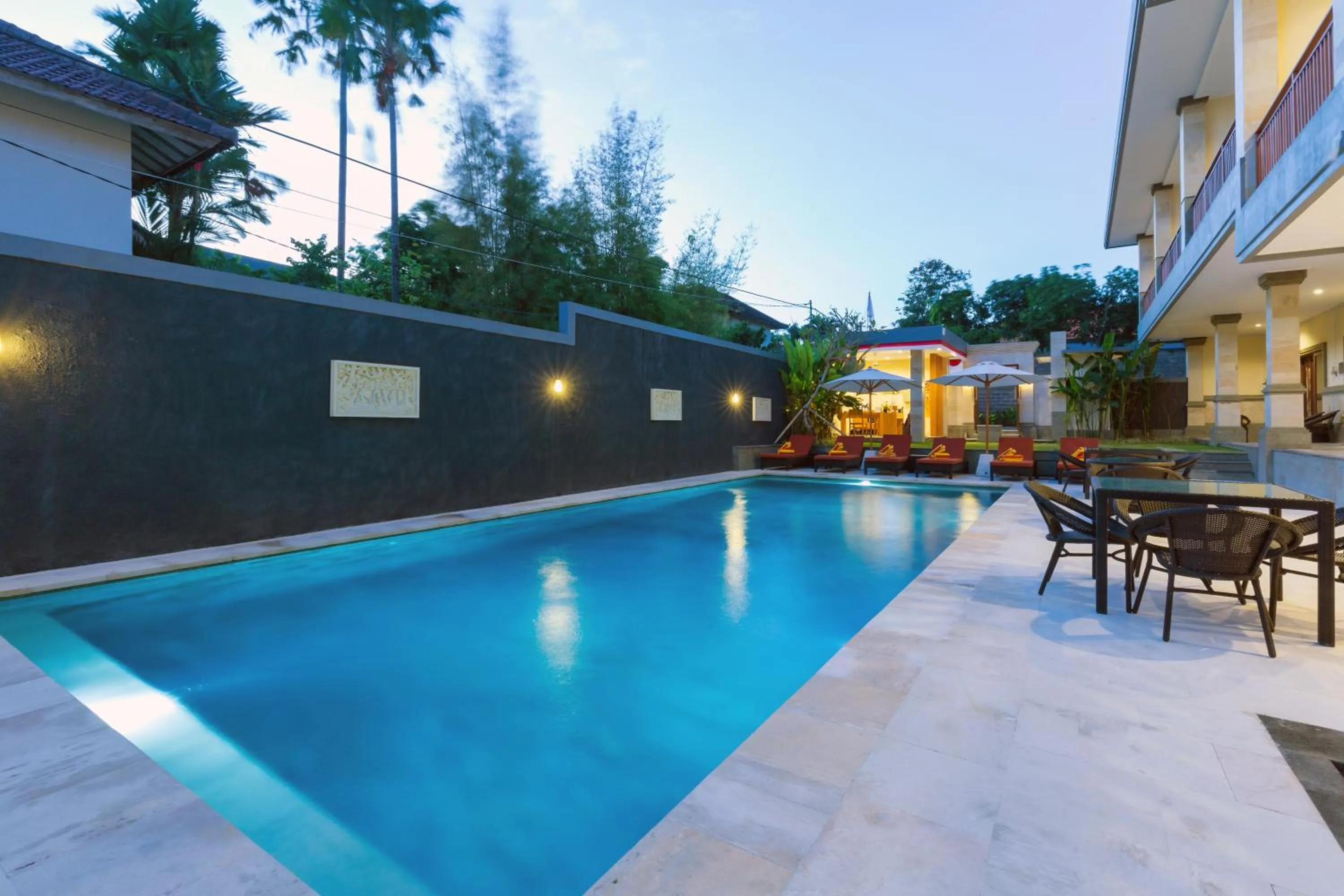 Restaurant/places to eat in Kubu Petitenget Suite Seminyak