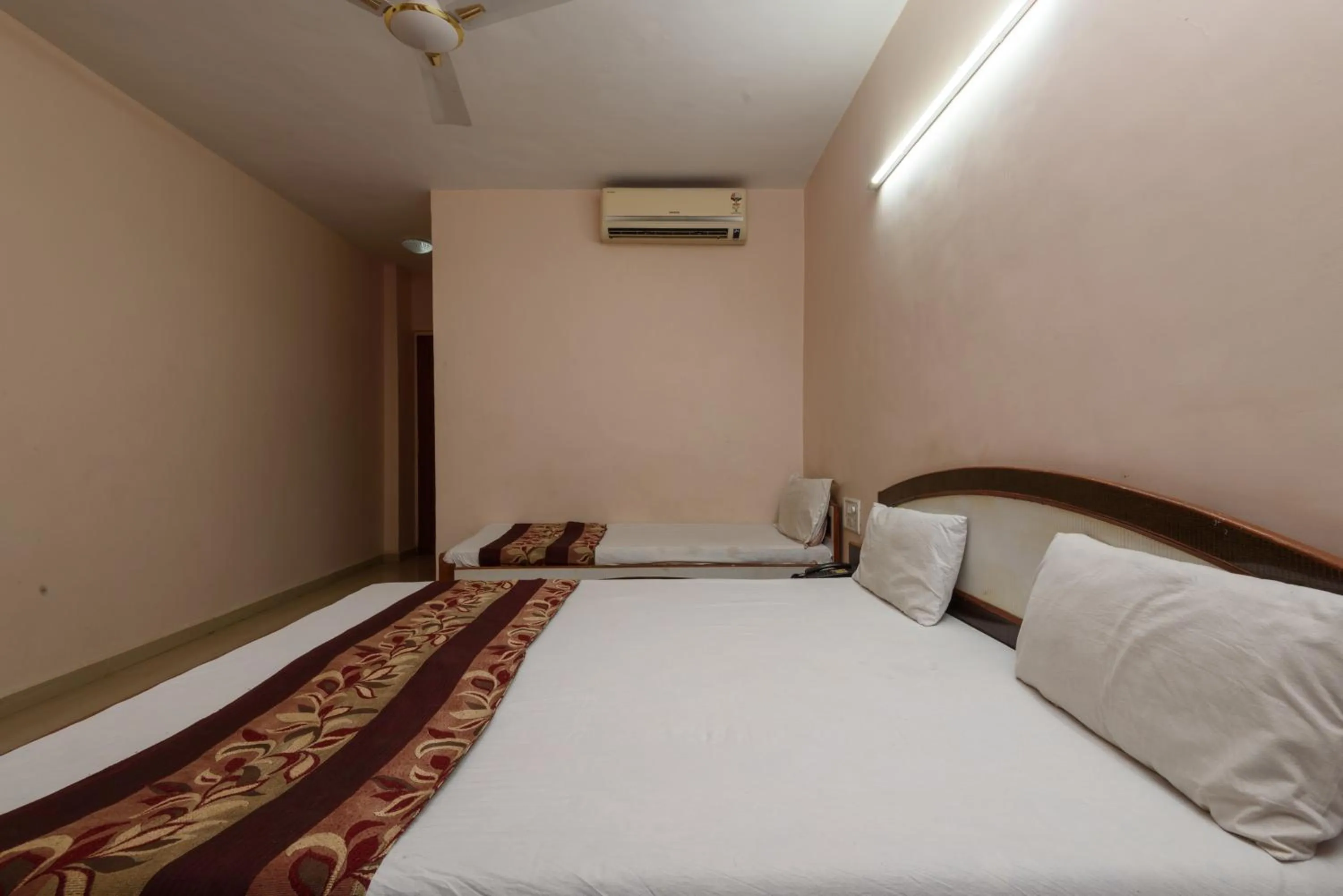 Bedroom, Bed in Hotel Sai Shraddha