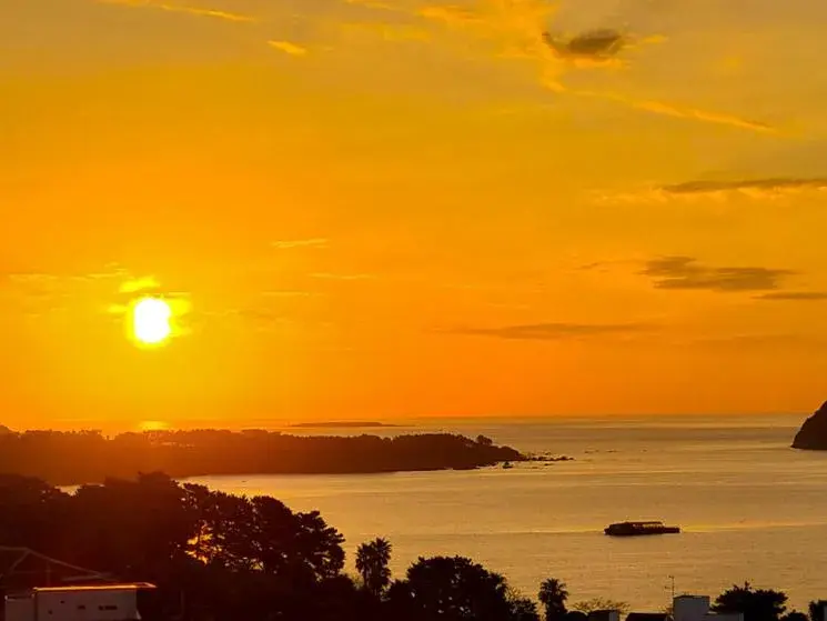 Deluxe Double Room with Partial Sea View in Hotel bridge Seogwipo Deluxe Double Room with Partial Sea View in Hotel bridge Seogwipo