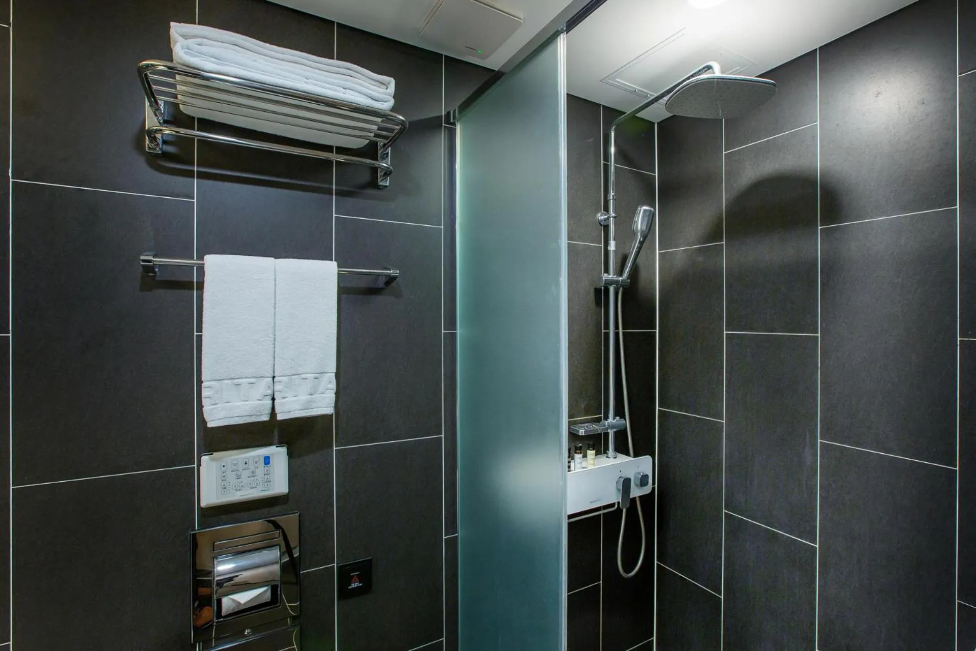 Shower in Hotel bridge Seogwipo