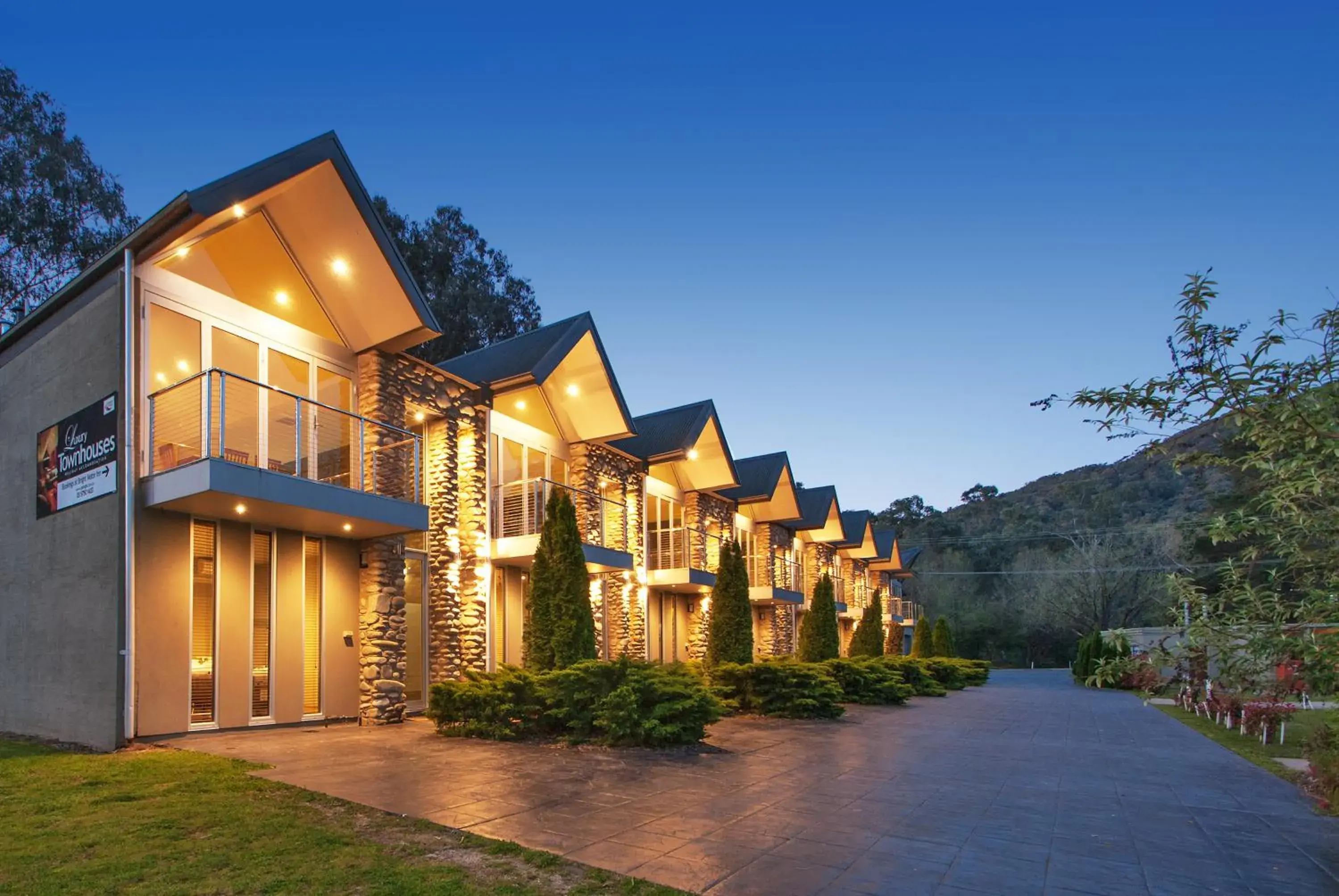 Centenary Peaks Riverview Townhouses Bright Centenary Peaks Riverview Townhouses Bright