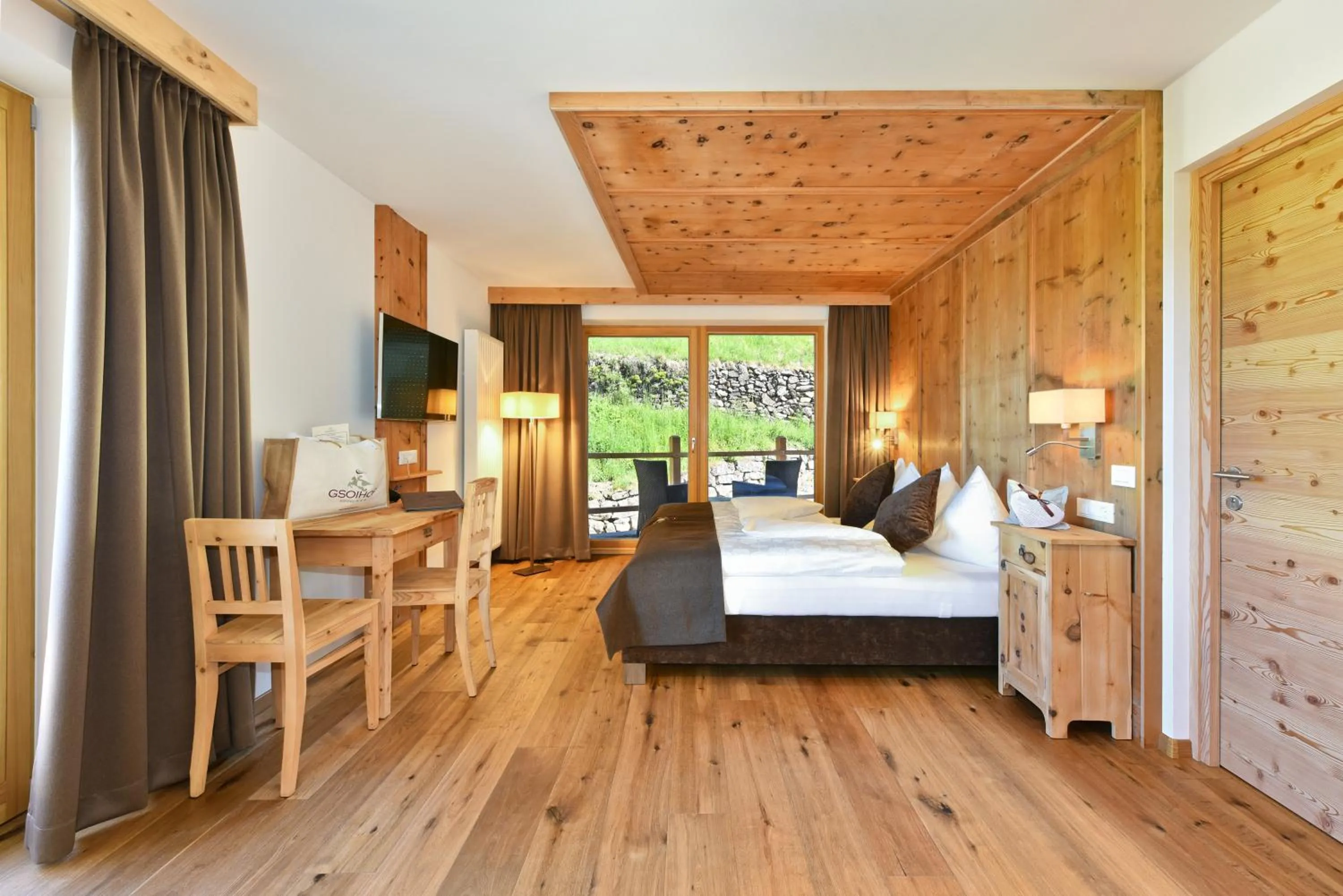 Garden view, Bed in Hotel Gsoihof