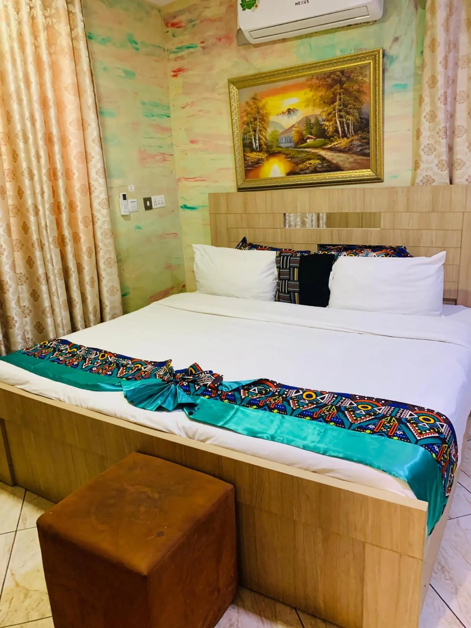 Bed in Bays Lodge, Accra