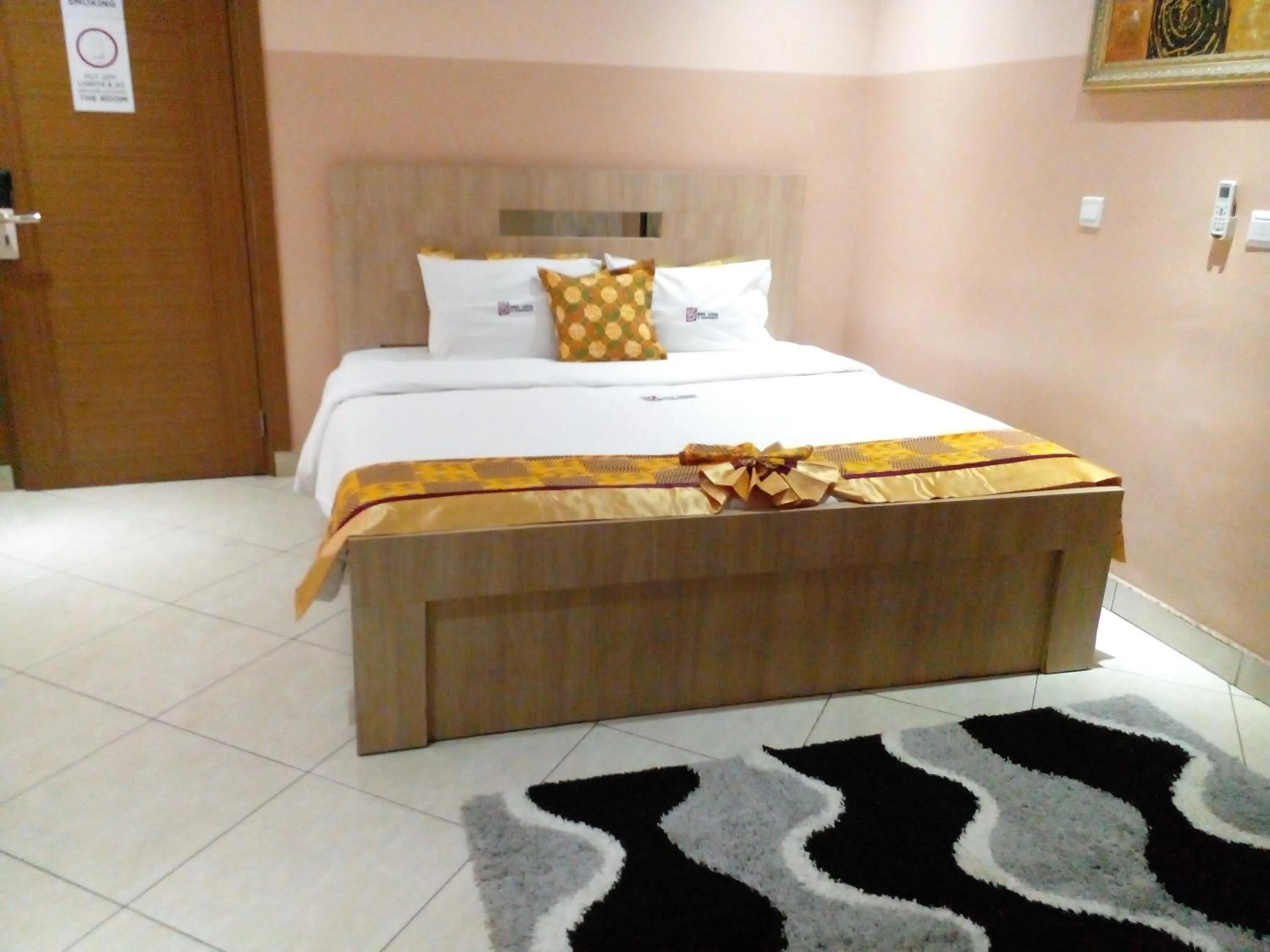 Bedroom, Bed in Bays Lodge, Accra
