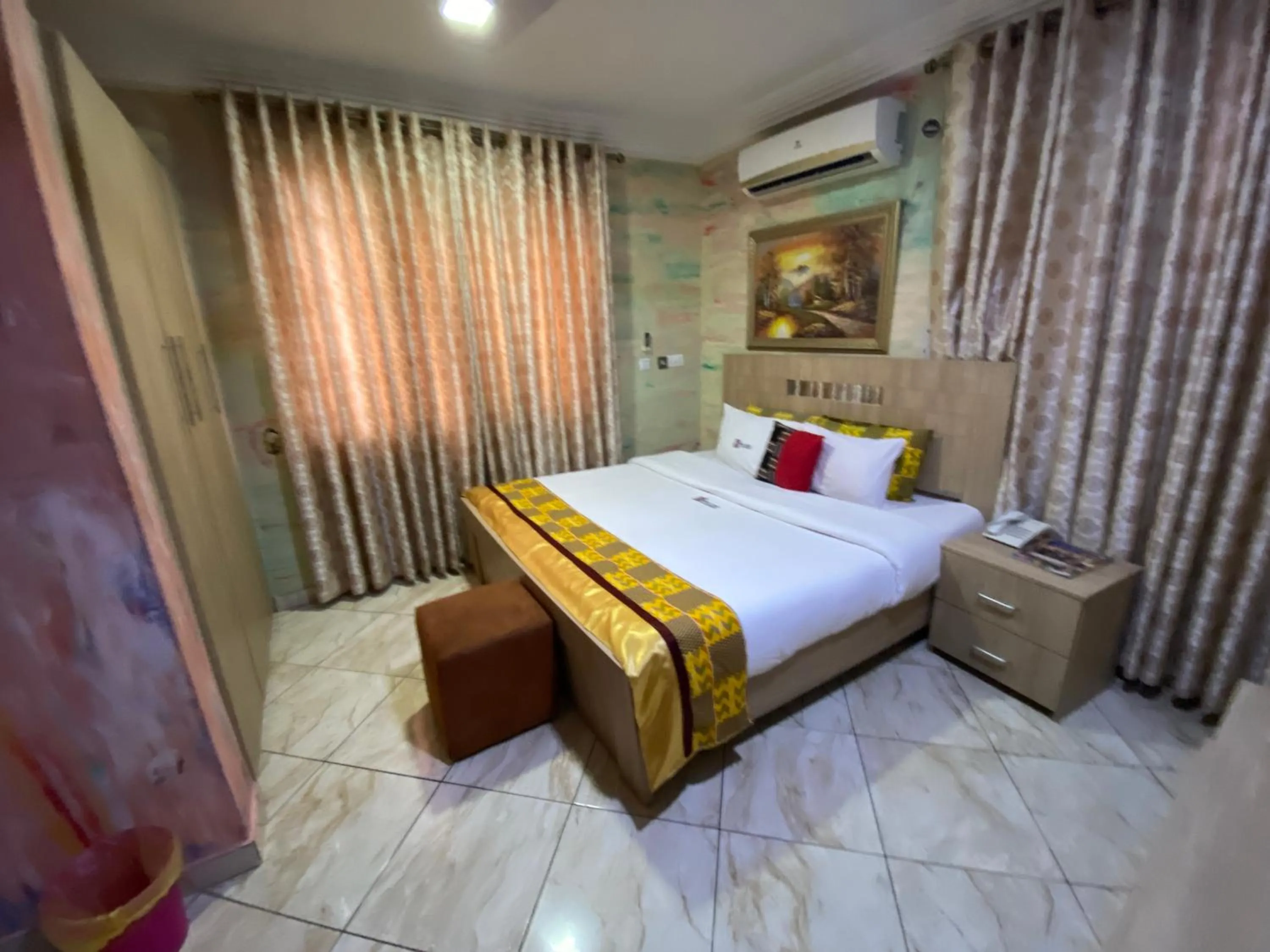 Bedroom, Bed in Bays Lodge, Accra