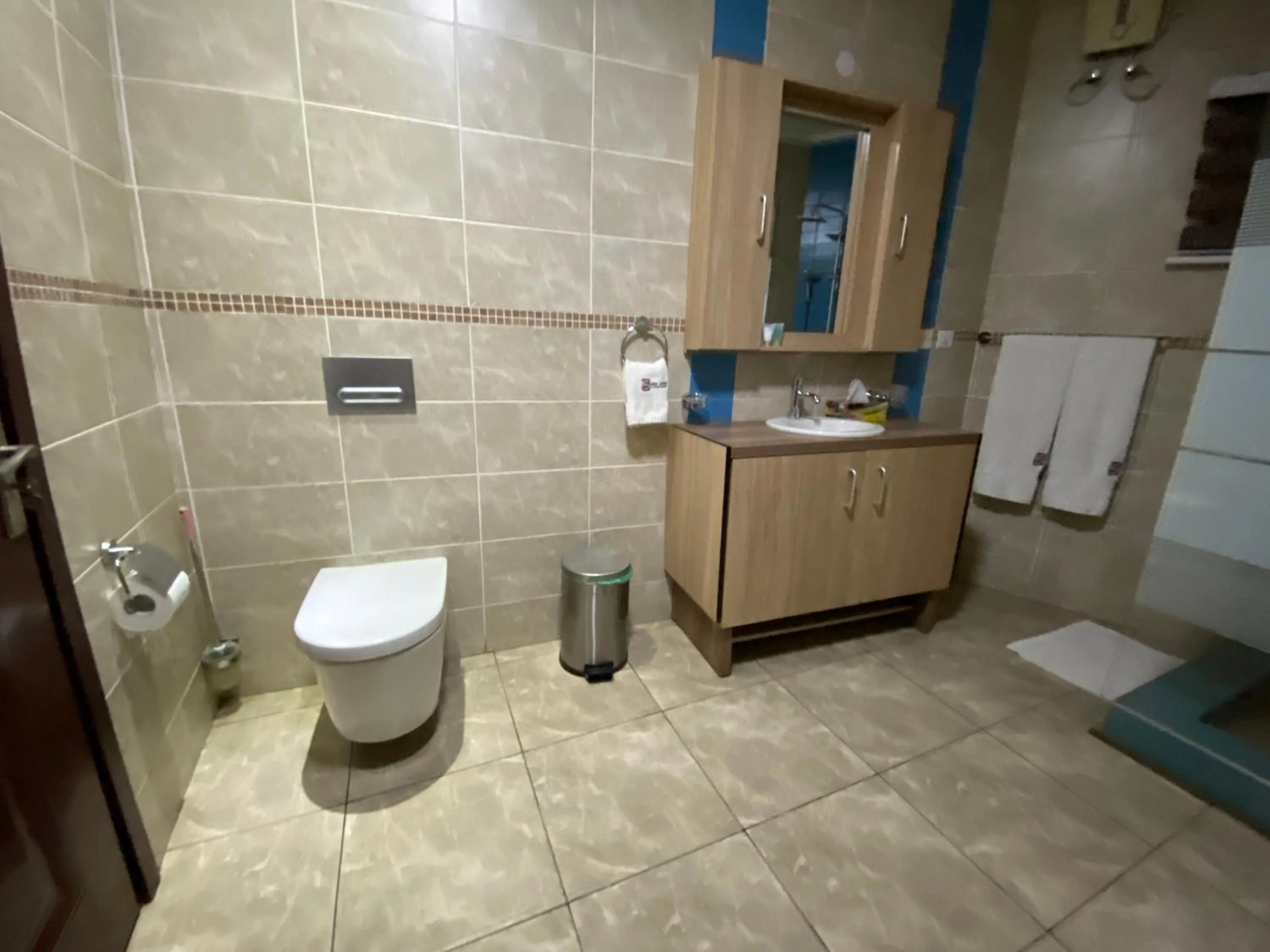 Bathroom in Bays Lodge, Accra