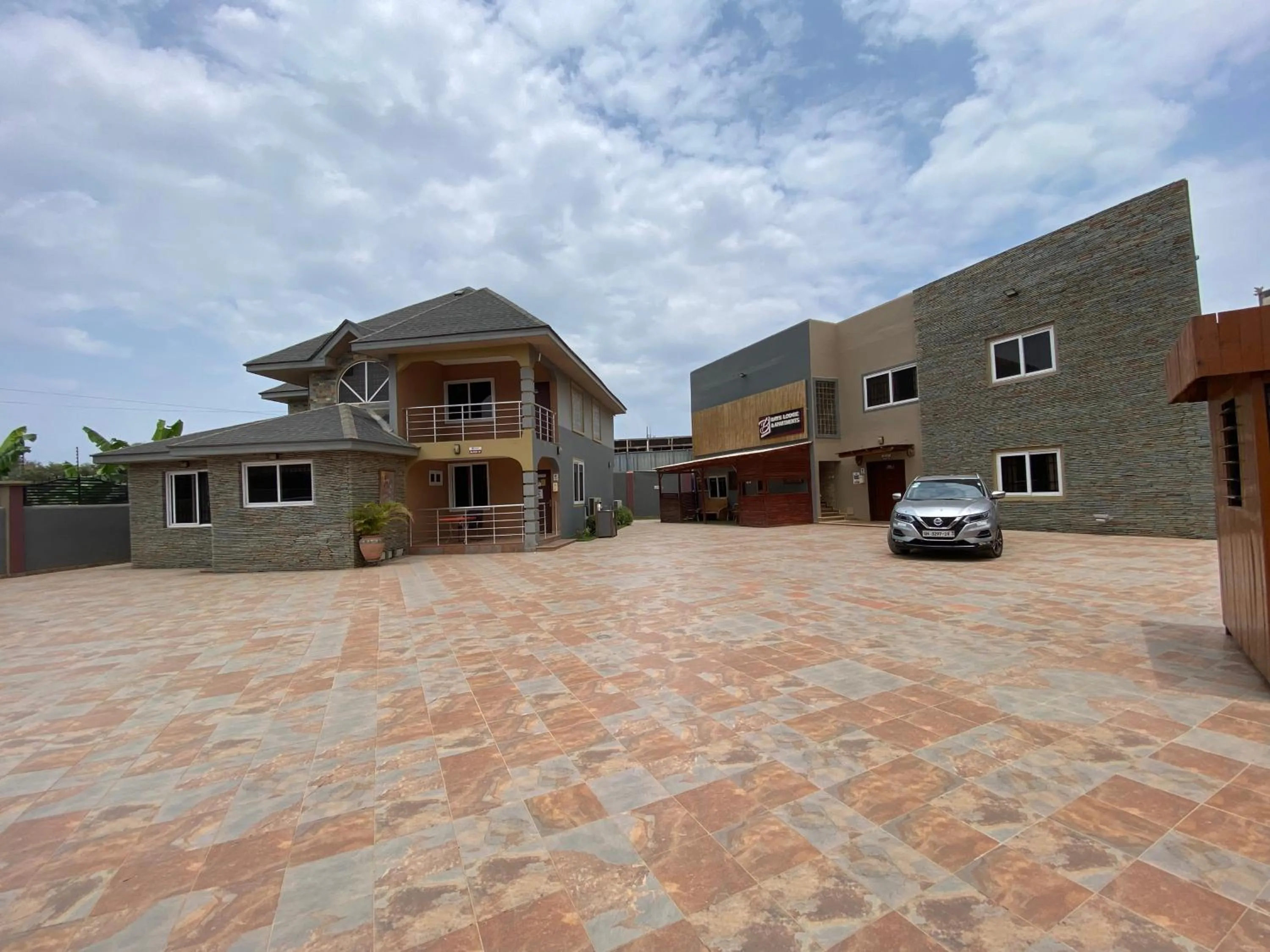 Inner courtyard view in Bays Lodge, Accra