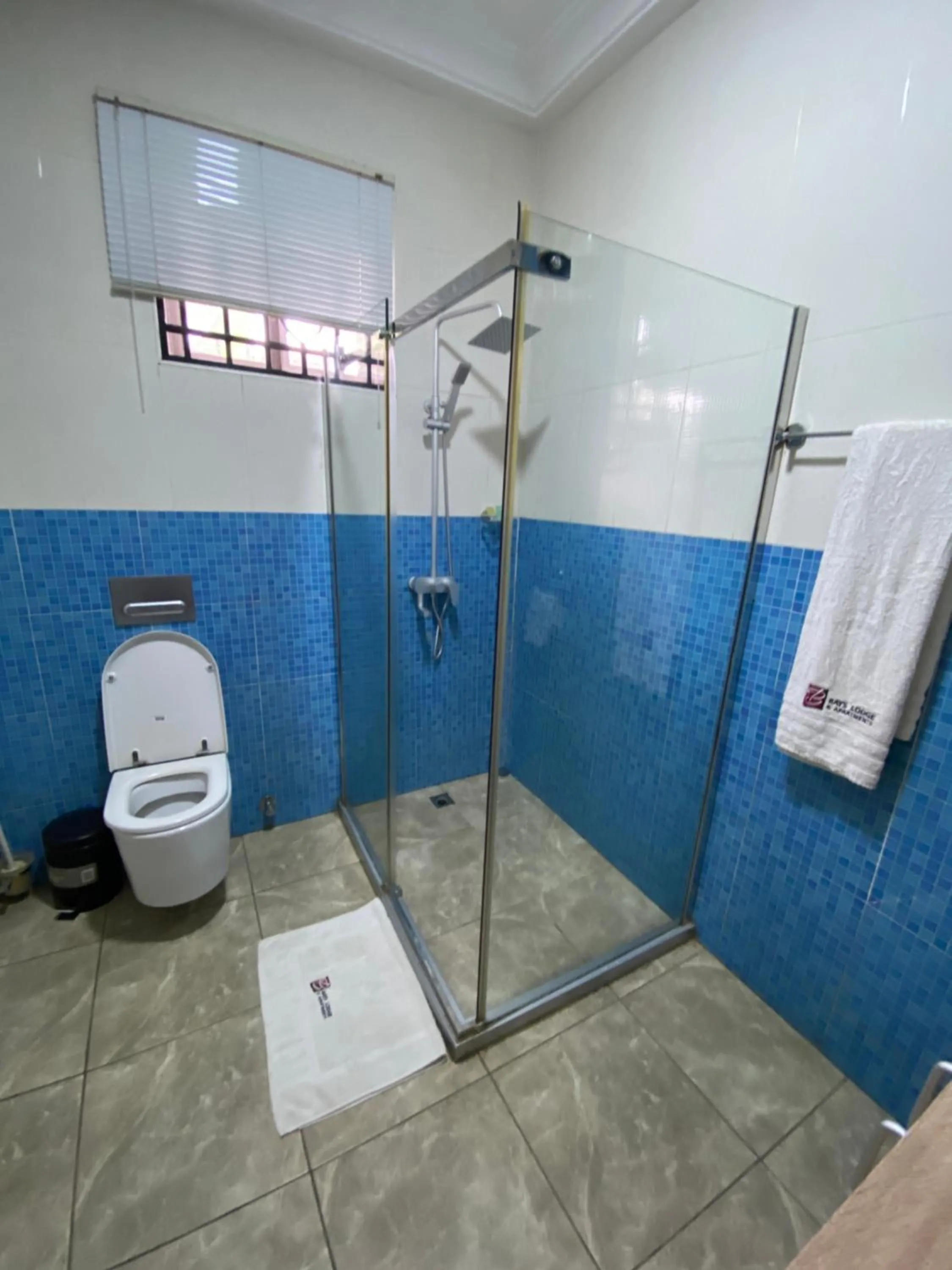 Toilet in Bays Lodge, Accra