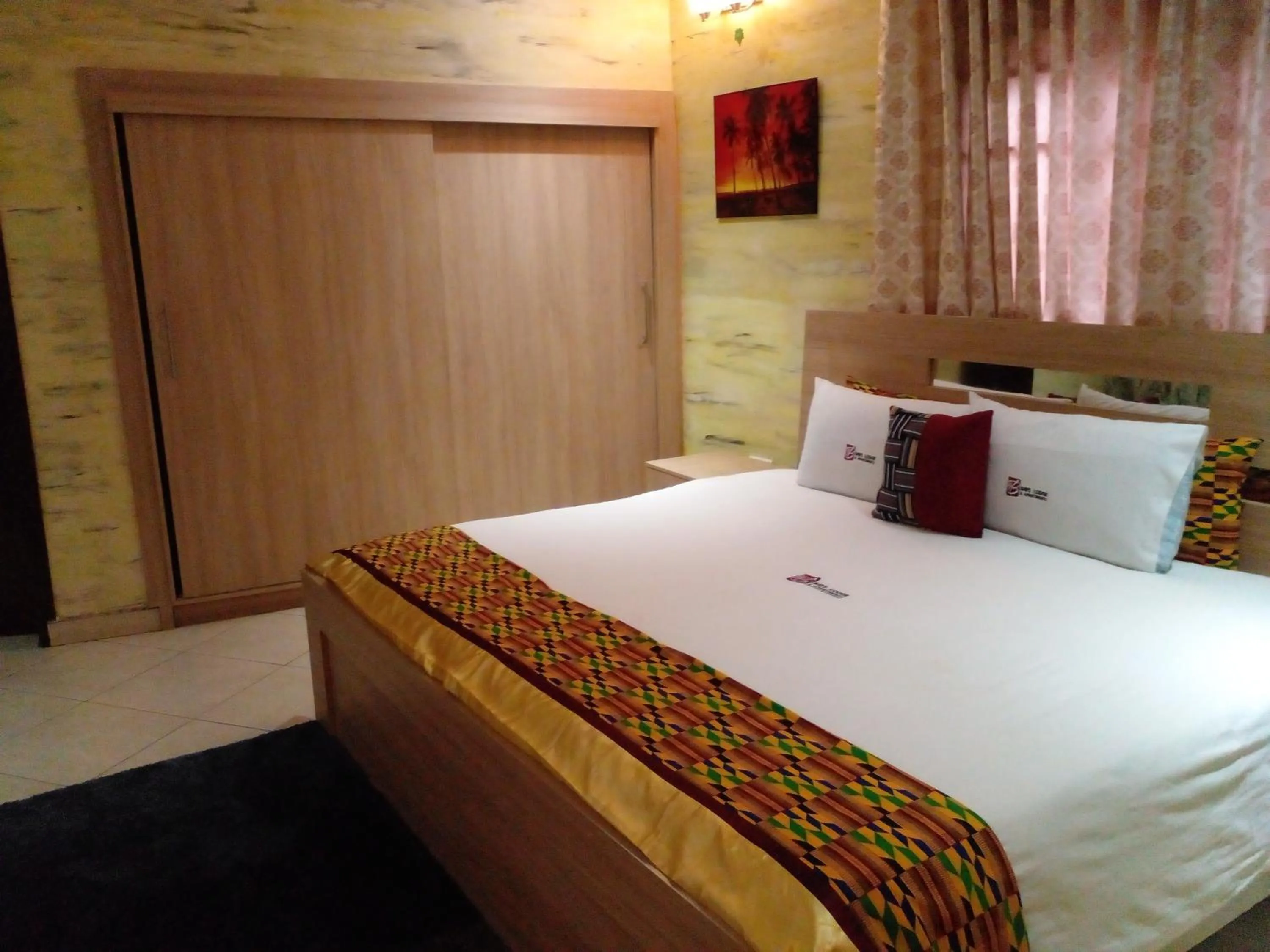 Bed in Bays Lodge, Accra