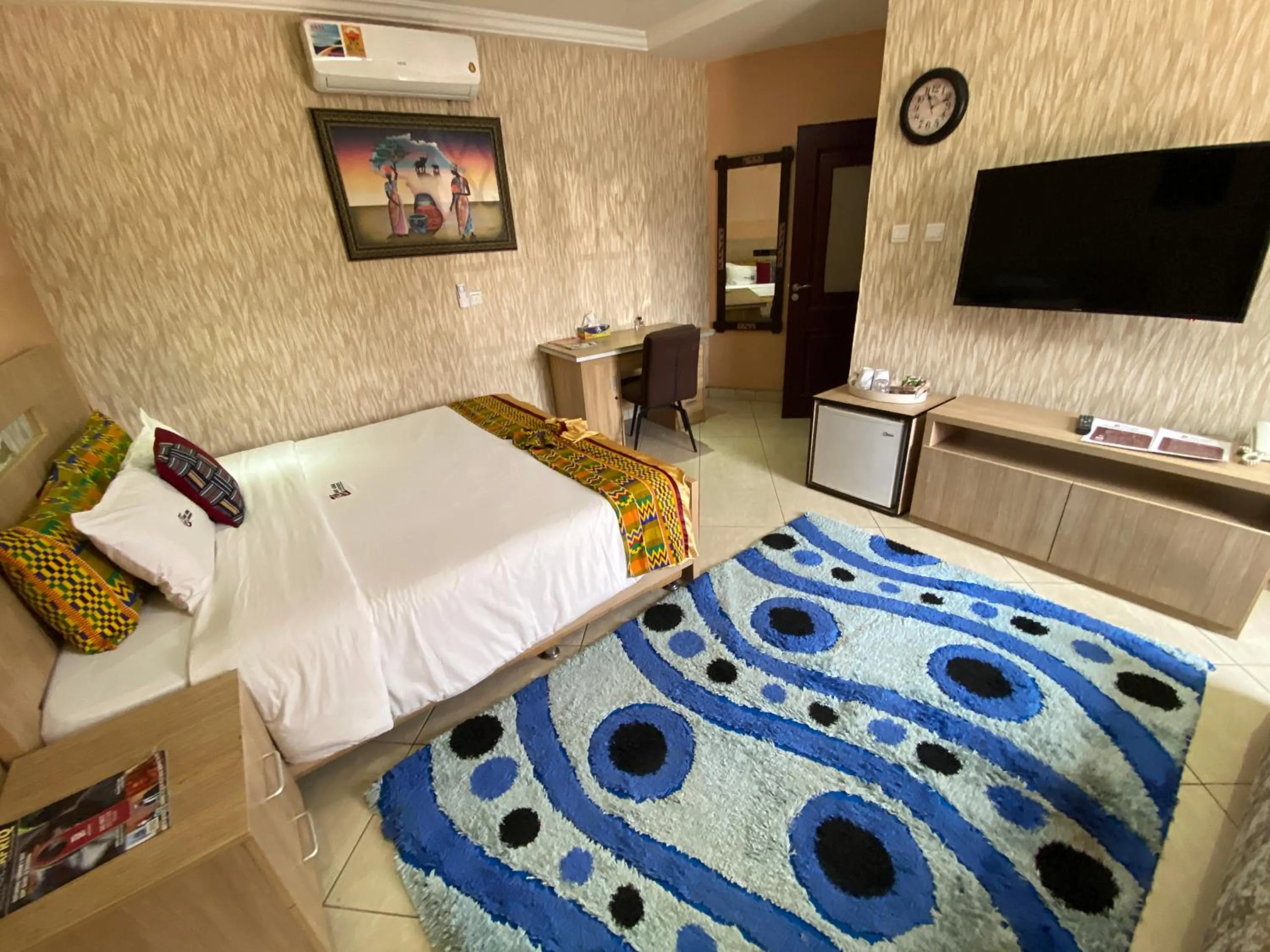 Photo of the whole room, Bed in Bays Lodge, Accra