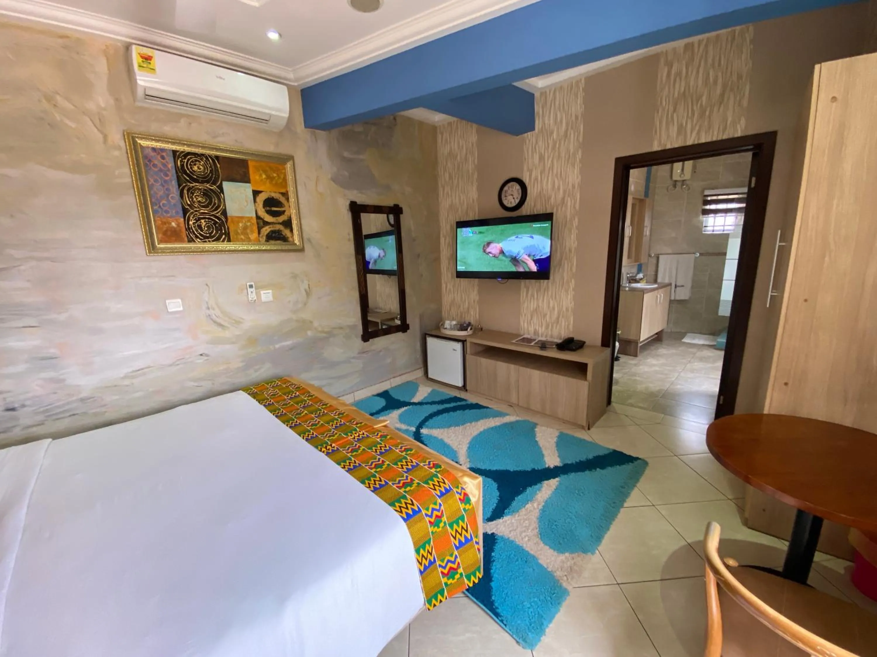 Photo of the whole room, Bed in Bays Lodge, Accra