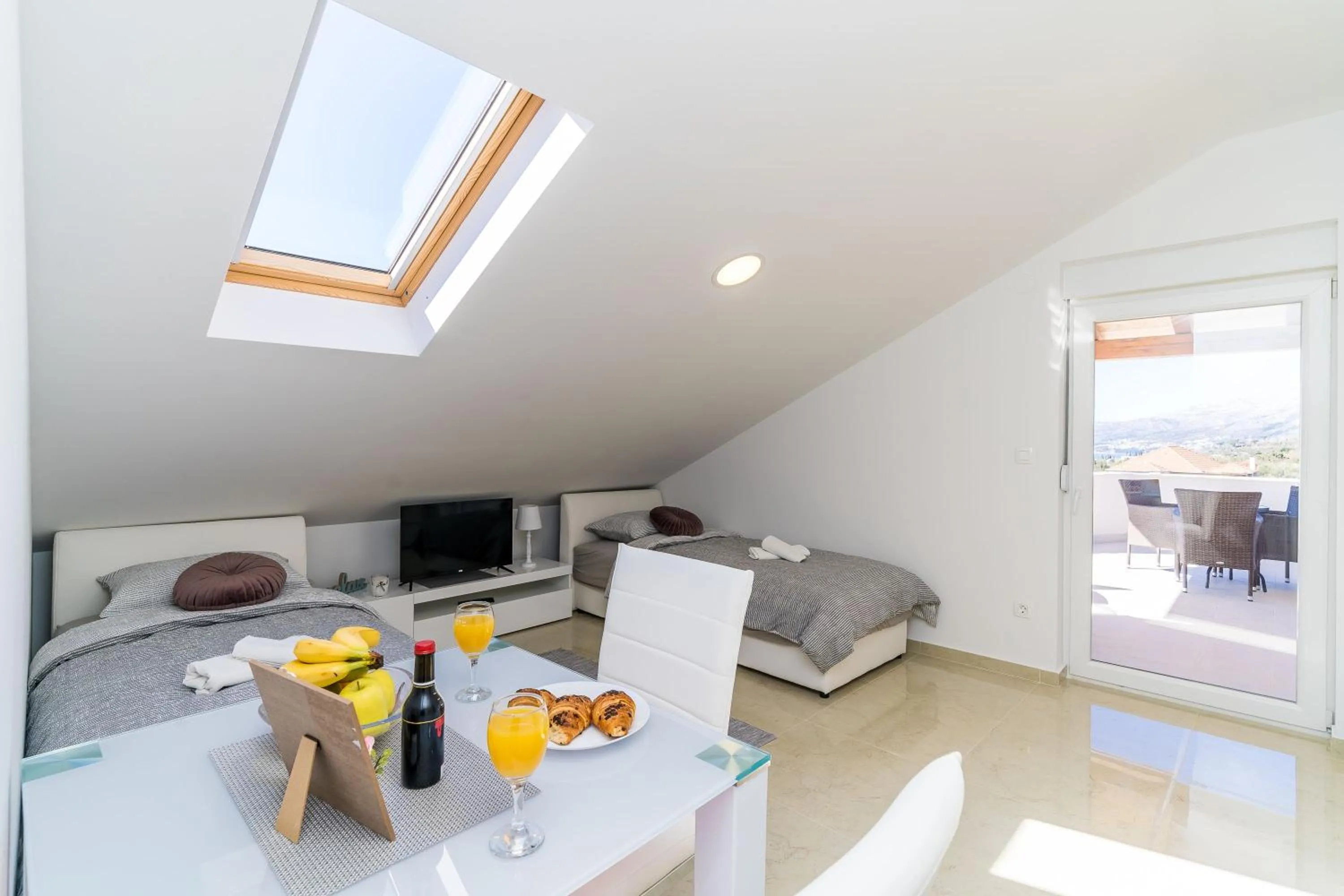 Comfort Studio with Balcony and City View in Apartments Šmanjak