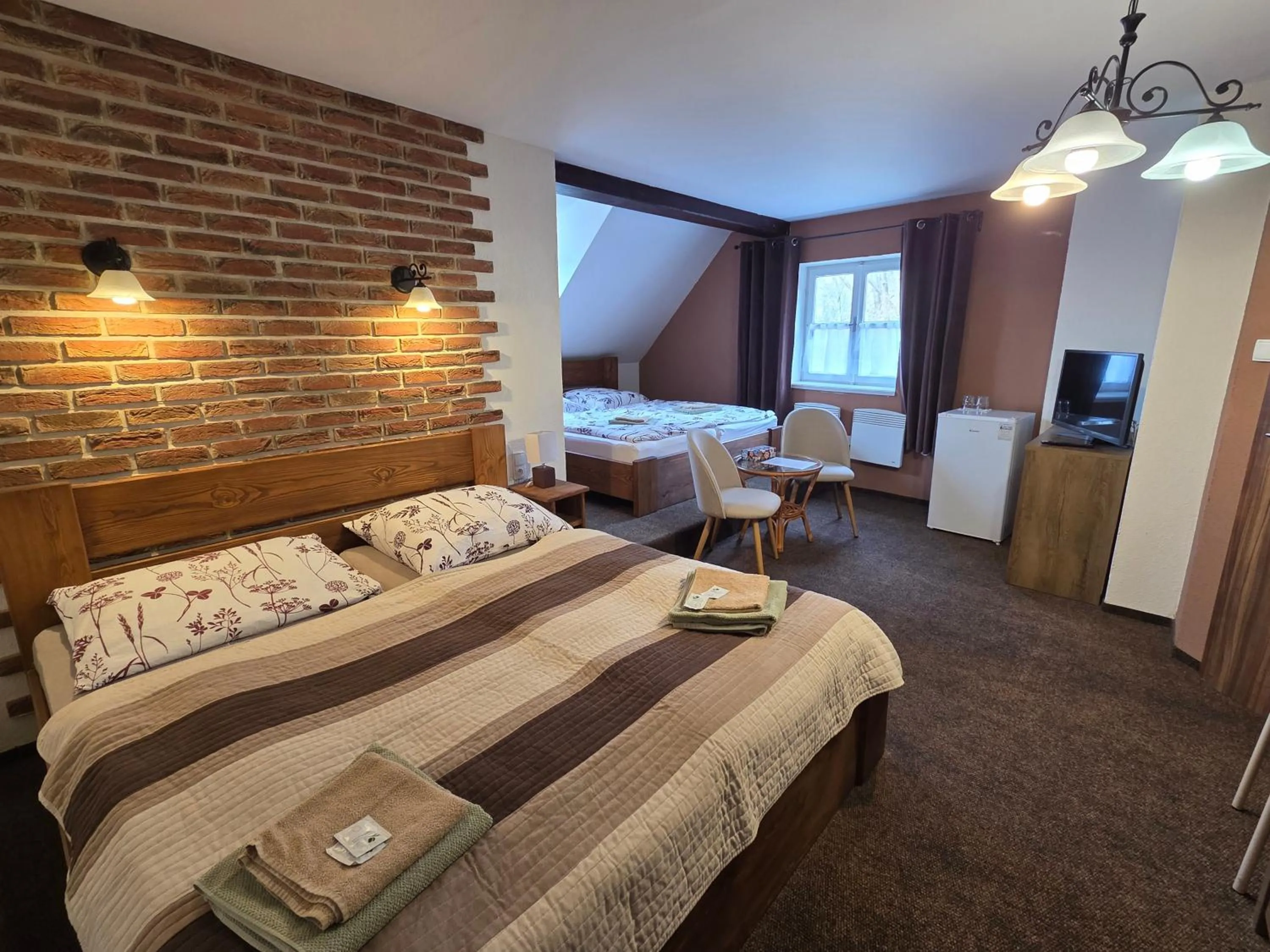 King Room with Two King Beds in Penzion - Restaurant U Zámku
