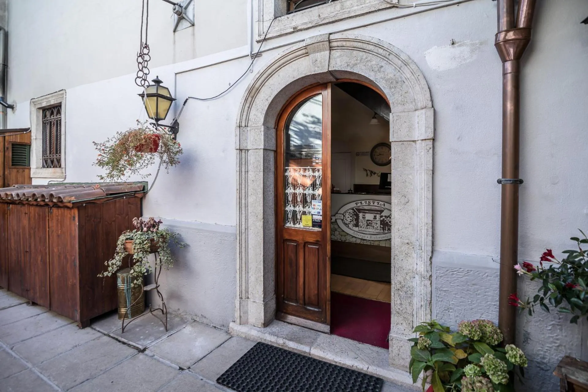 Facade/entrance in Albergo il Plistia