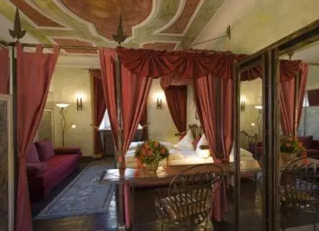 Deluxe Double Room in Schlosshotel Neufahrn Deluxe Double Room in Schlosshotel Neufahrn