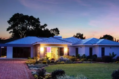 Property building in Sarum Lodge