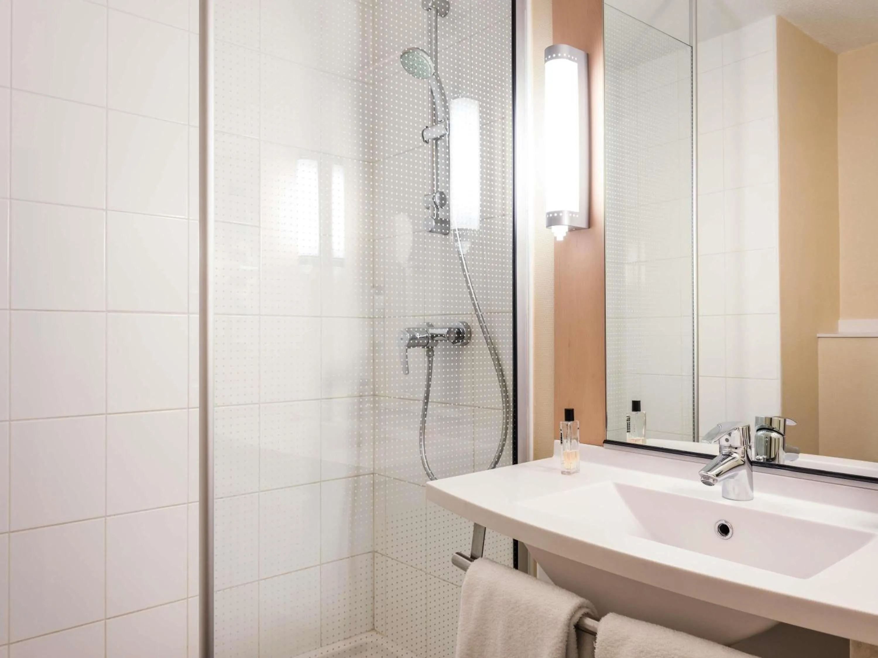 Bedroom in ibis Le Havre Centre