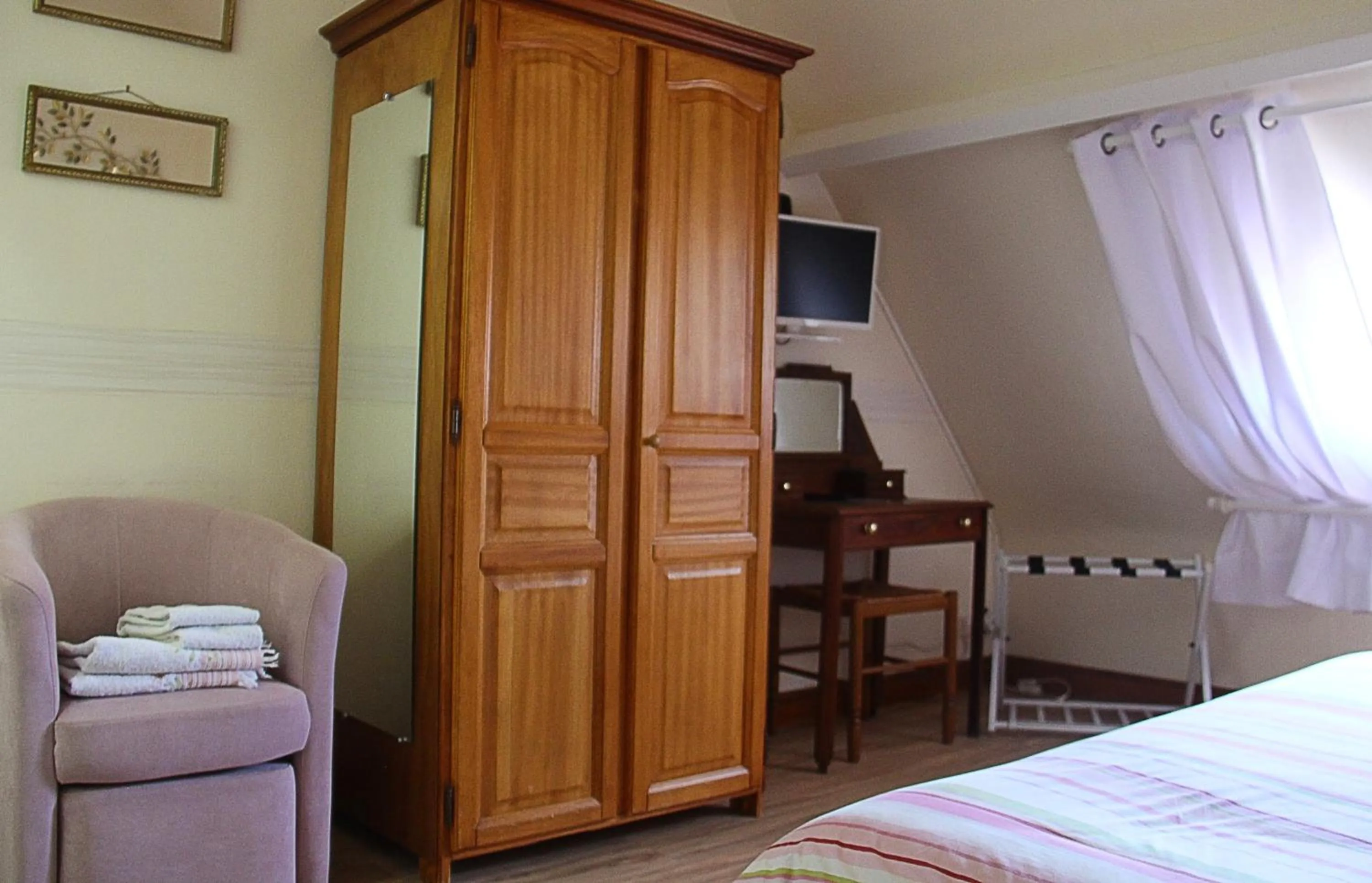 Bedroom, Bed in La Noisetiere