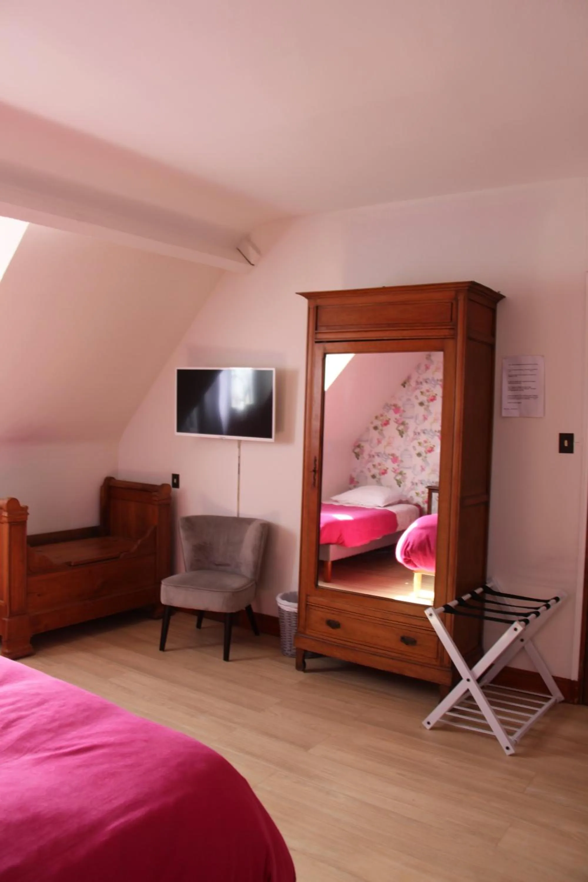 Bedroom, Bed in La Noisetiere