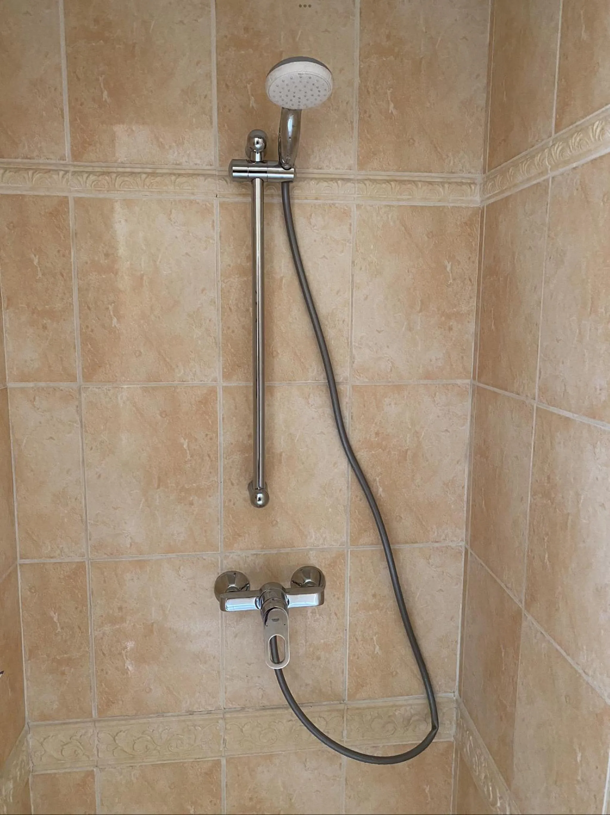 Shower in Le Beauvaisis