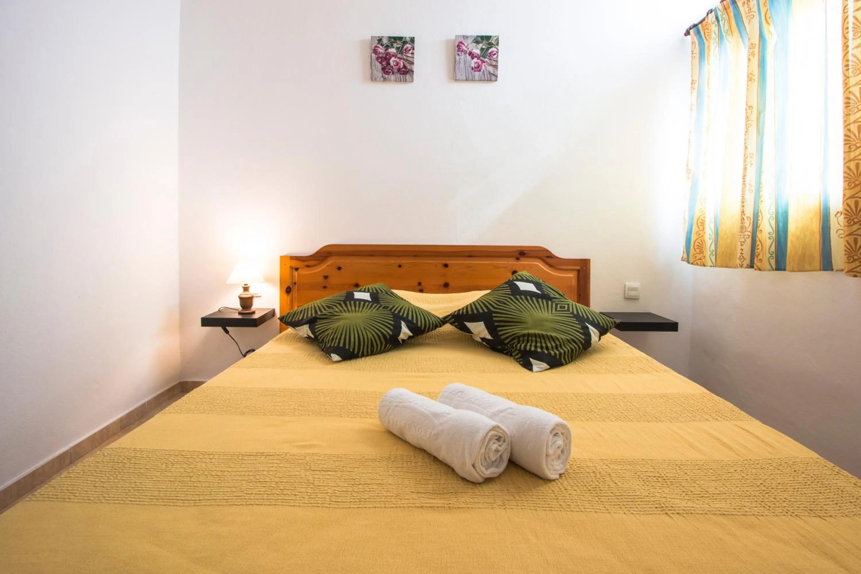 Bedroom, Bed in A Ensuite Apartment con Zona de Patio