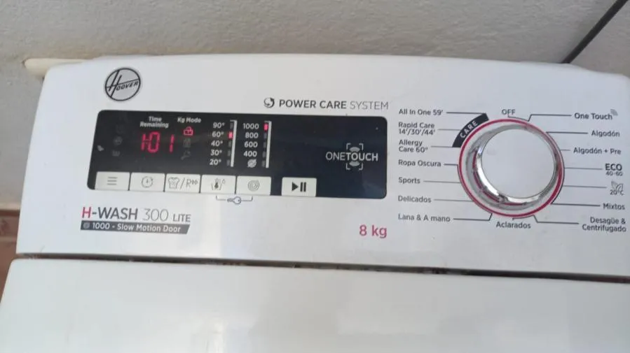 washing machine in A Ensuite Apartment con Zona de Patio