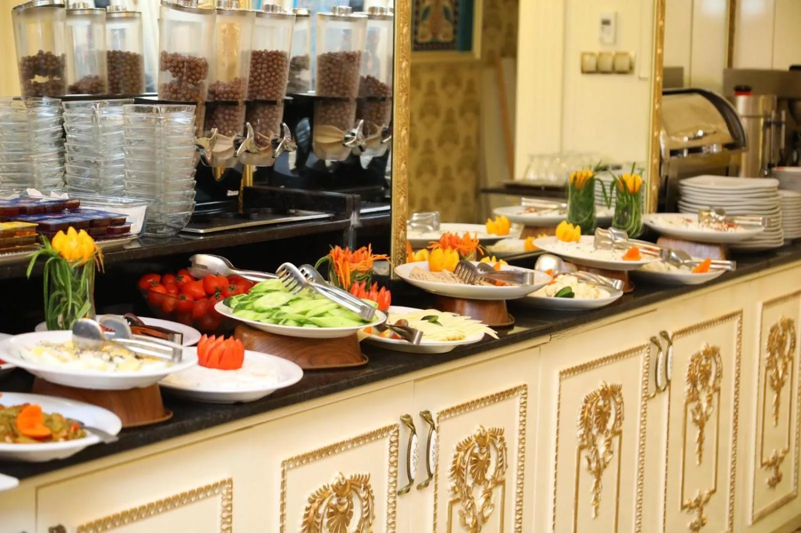 Buffet breakfast in İstasyon Hotel